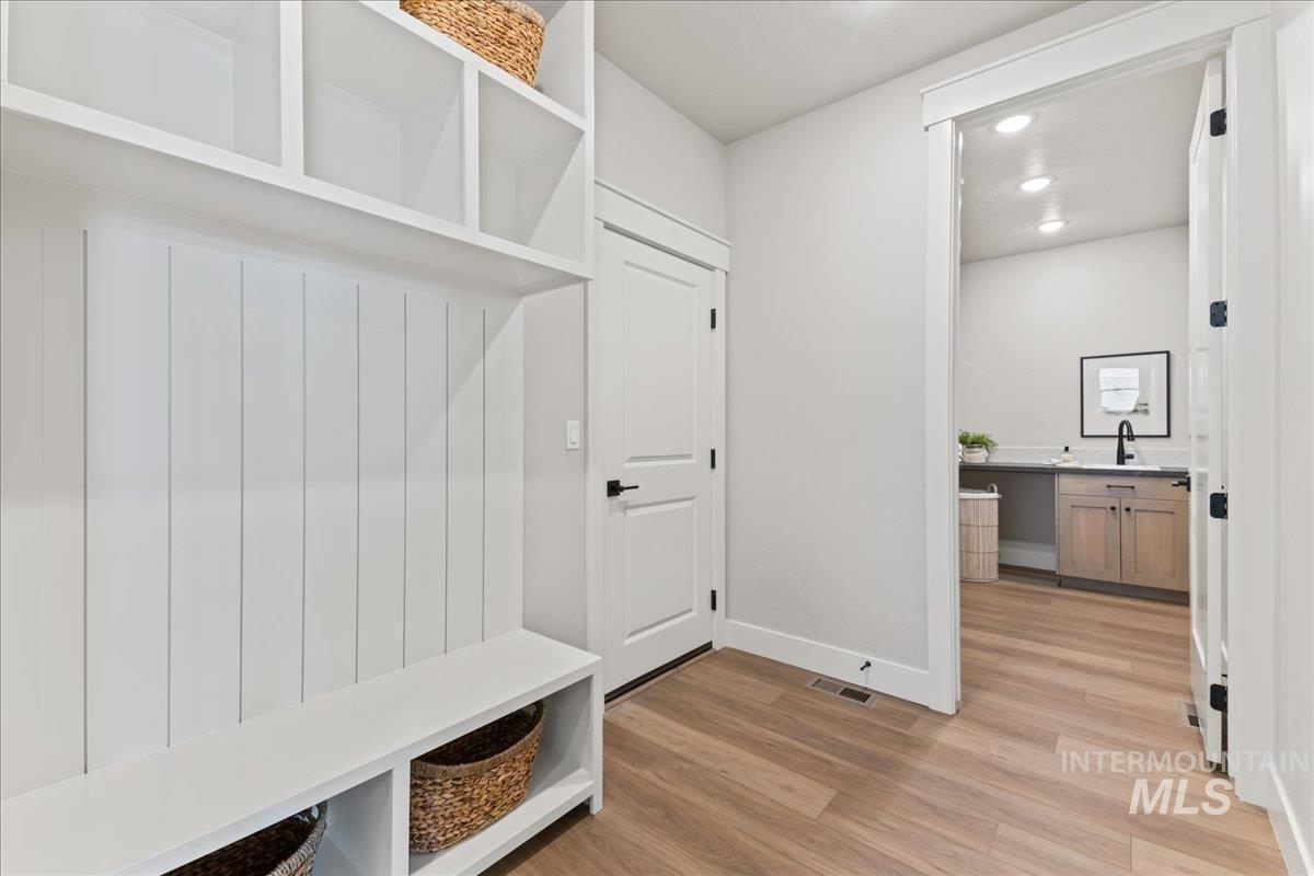 1176 W Eiger Dr, Nampa, Idaho 83686, 3 Bedrooms, 2.5 Bathrooms, Residential For Sale, Price $724,900,MLS 98949098