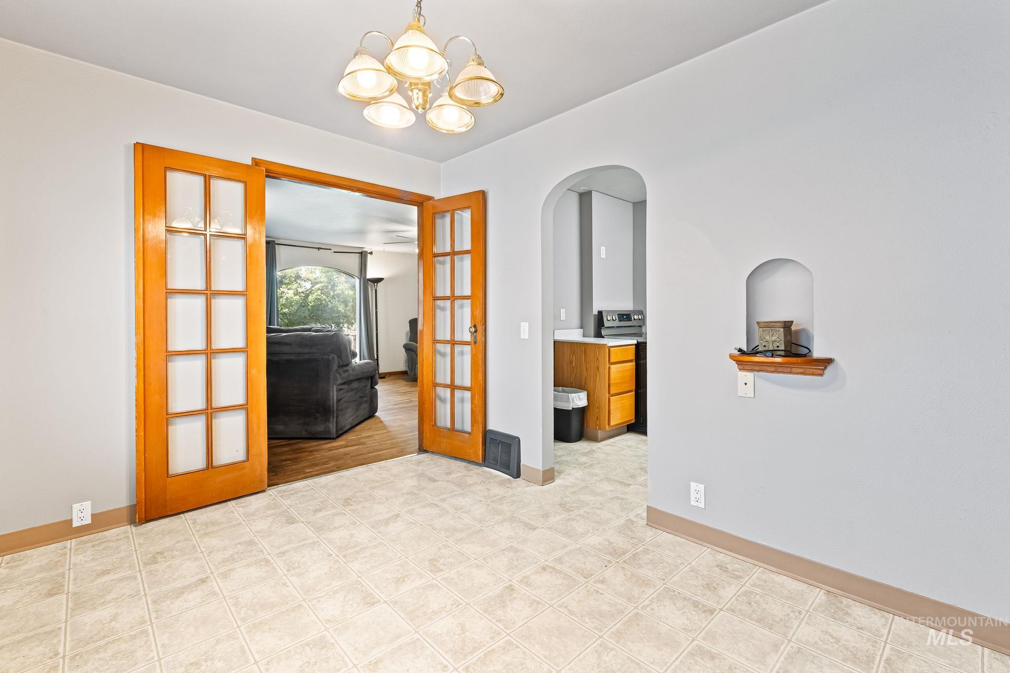 404 N Allumbaugh St, Boise, Idaho 83704, 3 Bedrooms, 2 Bathrooms, Residential For Sale, Price $589,000,MLS 98949104