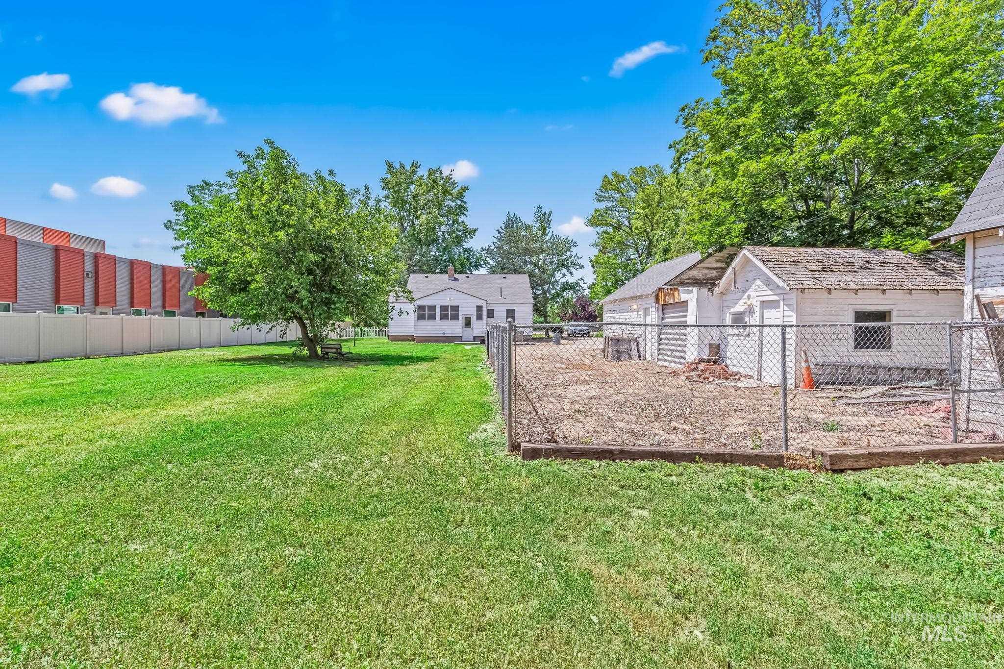 404 N Allumbaugh St, Boise, Idaho 83704, 3 Bedrooms, 2 Bathrooms, Residential For Sale, Price $589,000,MLS 98949104