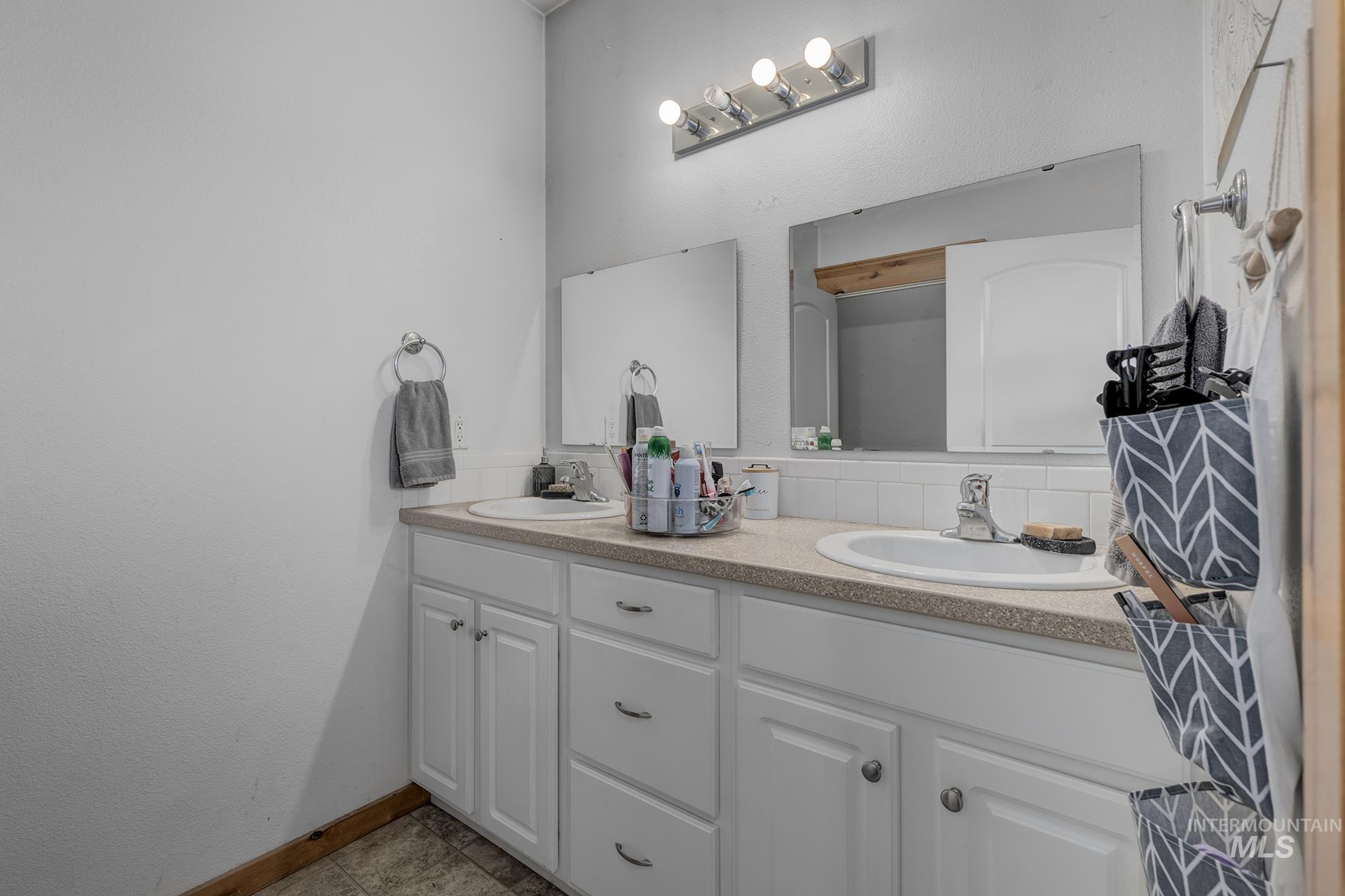 2175 Graham Blvd, Vale, Oregon 97918, 4 Bedrooms, 3.5 Bathrooms, Farm & Ranch For Sale, Price $1,300,000, 98949245