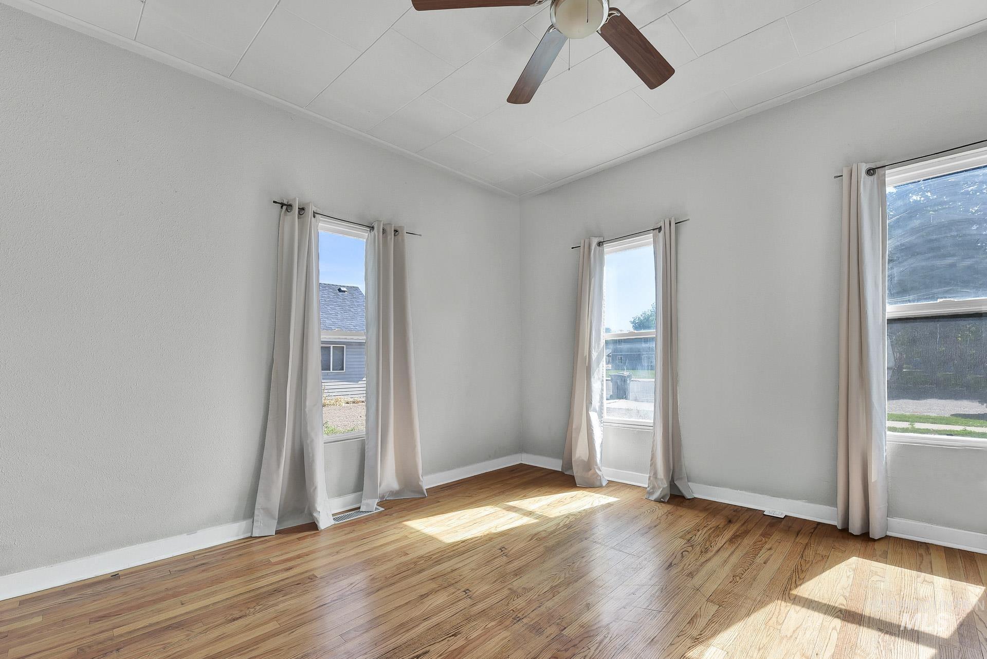 155 N 11th E St, Mountain Home, Idaho 83647, 3 Bedrooms, 1 Bathroom, Residential For Sale, Price $260,000, 98949342