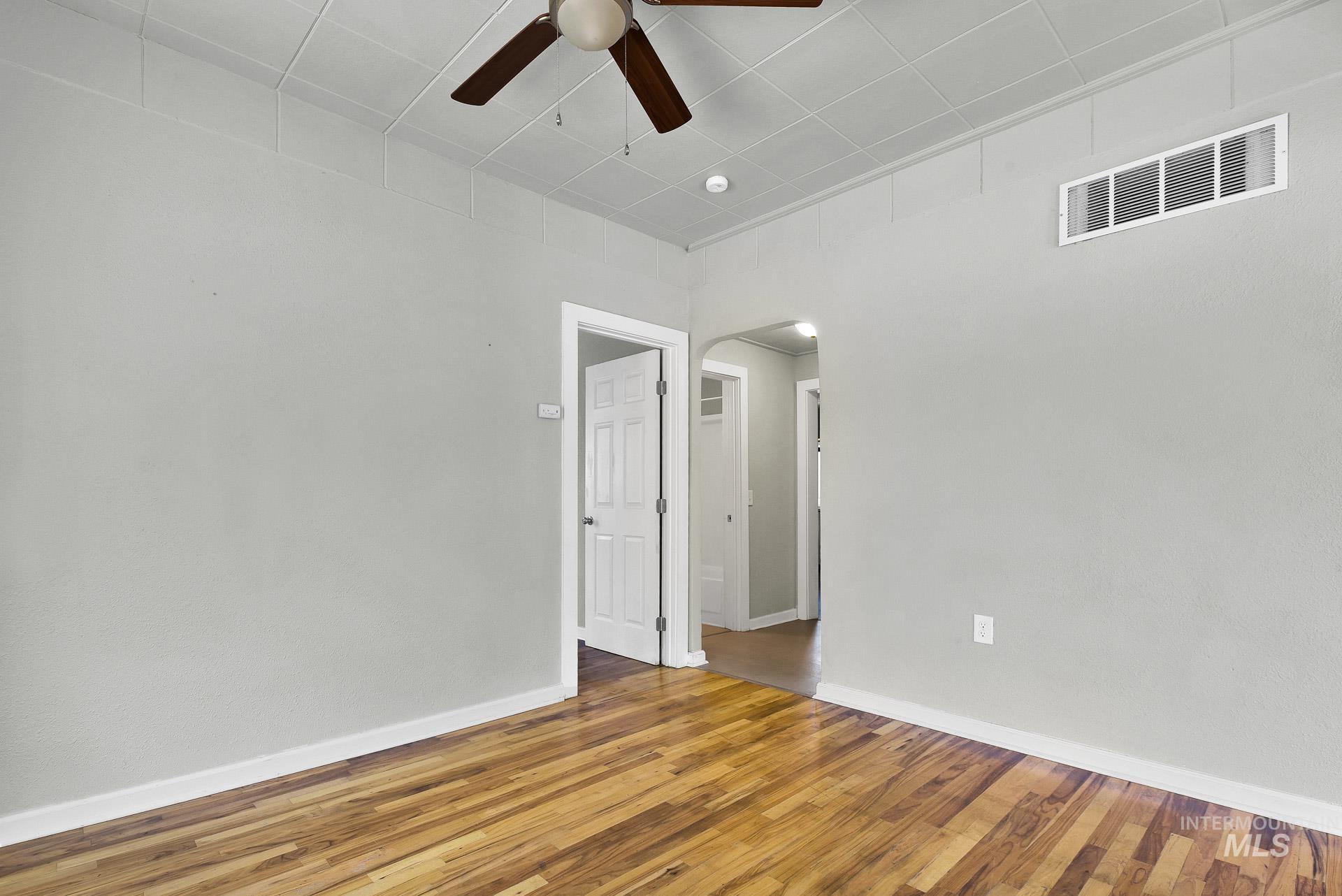 155 N 11th E St, Mountain Home, Idaho 83647, 3 Bedrooms, 1 Bathroom, Residential For Sale, Price $260,000, 98949342