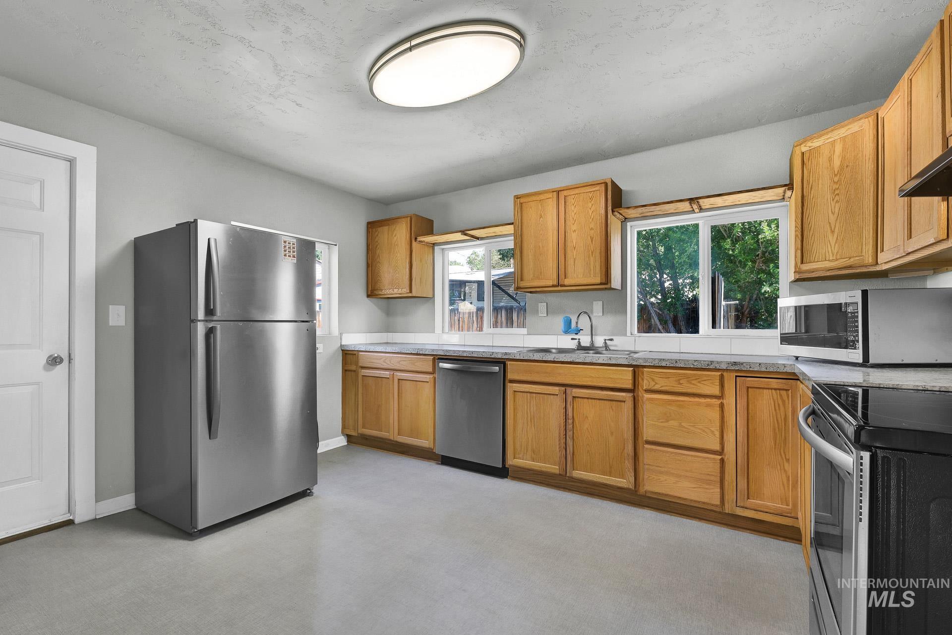 155 N 11th E St, Mountain Home, Idaho 83647, 3 Bedrooms, 1 Bathroom, Residential For Sale, Price $260,000, 98949342