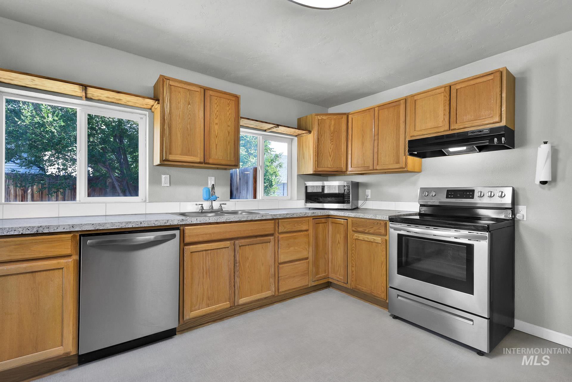 155 N 11th E St, Mountain Home, Idaho 83647, 3 Bedrooms, 1 Bathroom, Residential For Sale, Price $260,000, 98949342