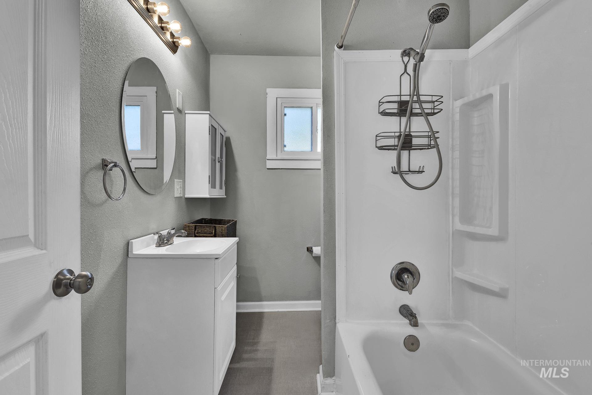 155 N 11th E St, Mountain Home, Idaho 83647, 3 Bedrooms, 1 Bathroom, Residential For Sale, Price $260,000, 98949342