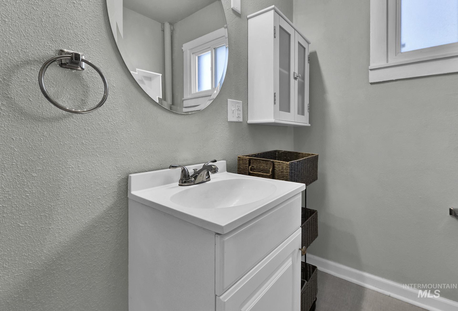 155 N 11th E St, Mountain Home, Idaho 83647, 3 Bedrooms, 1 Bathroom, Residential For Sale, Price $260,000, 98949342