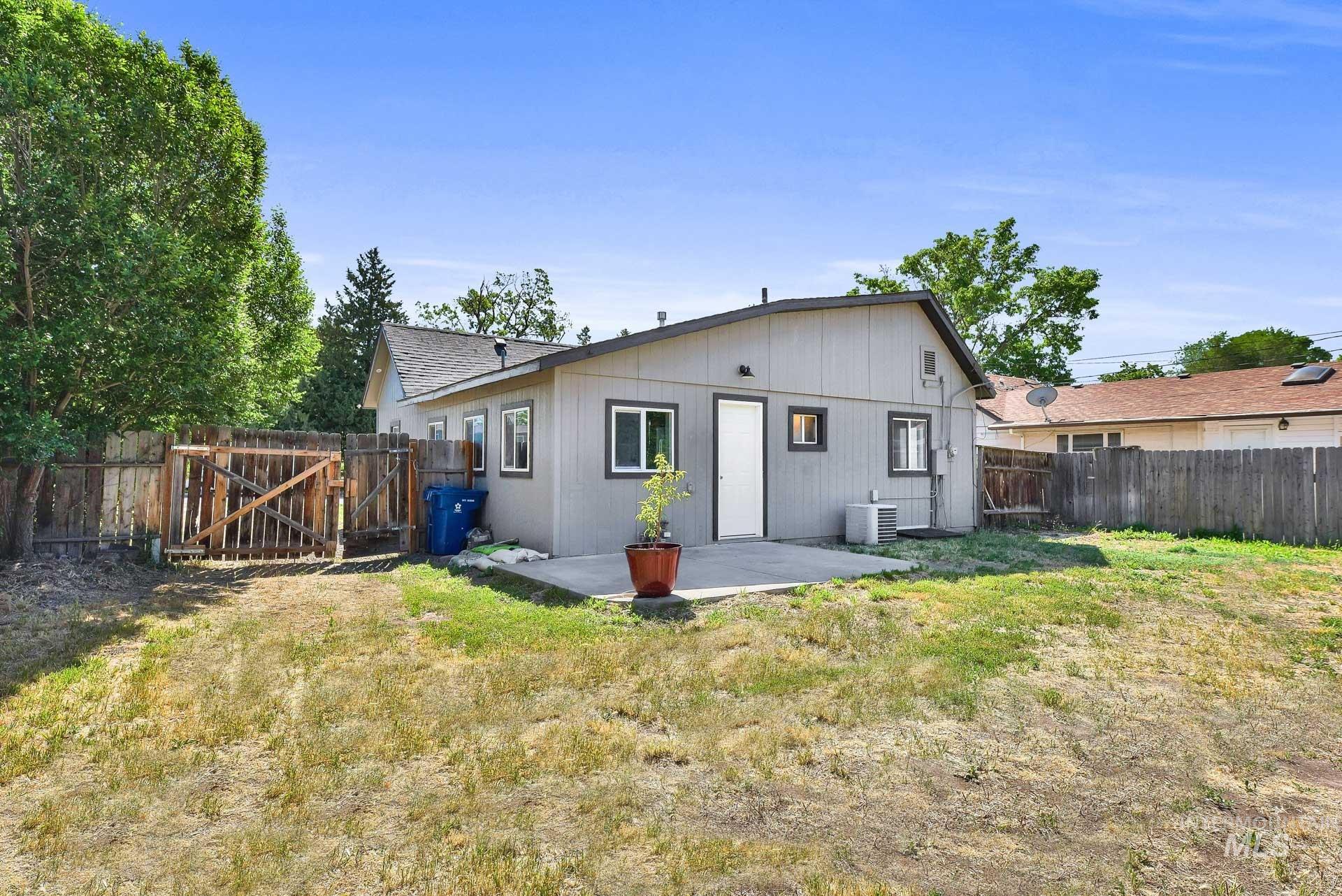 155 N 11th E St, Mountain Home, Idaho 83647, 3 Bedrooms, 1 Bathroom, Residential For Sale, Price $260,000, 98949342