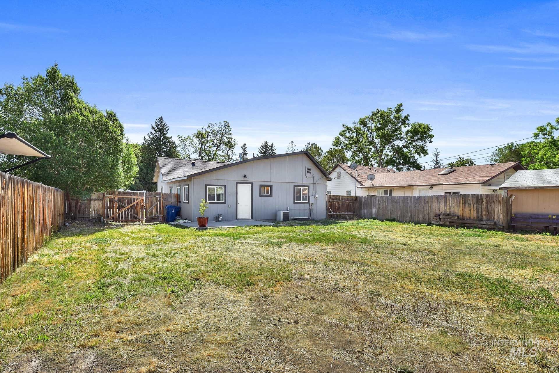 155 N 11th E St, Mountain Home, Idaho 83647, 3 Bedrooms, 1 Bathroom, Residential For Sale, Price $260,000, 98949342