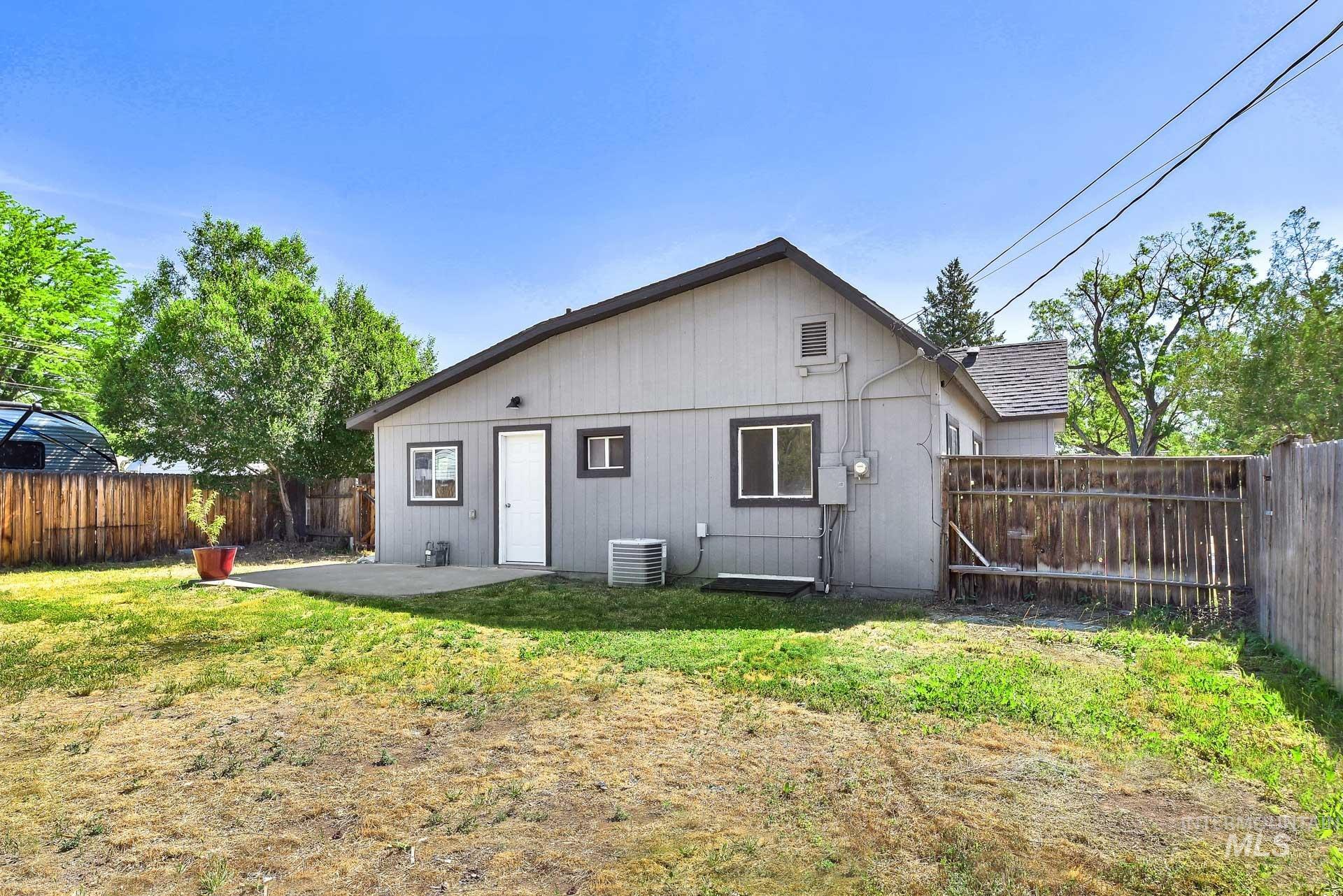 155 N 11th E St, Mountain Home, Idaho 83647, 3 Bedrooms, 1 Bathroom, Residential For Sale, Price $260,000, 98949342