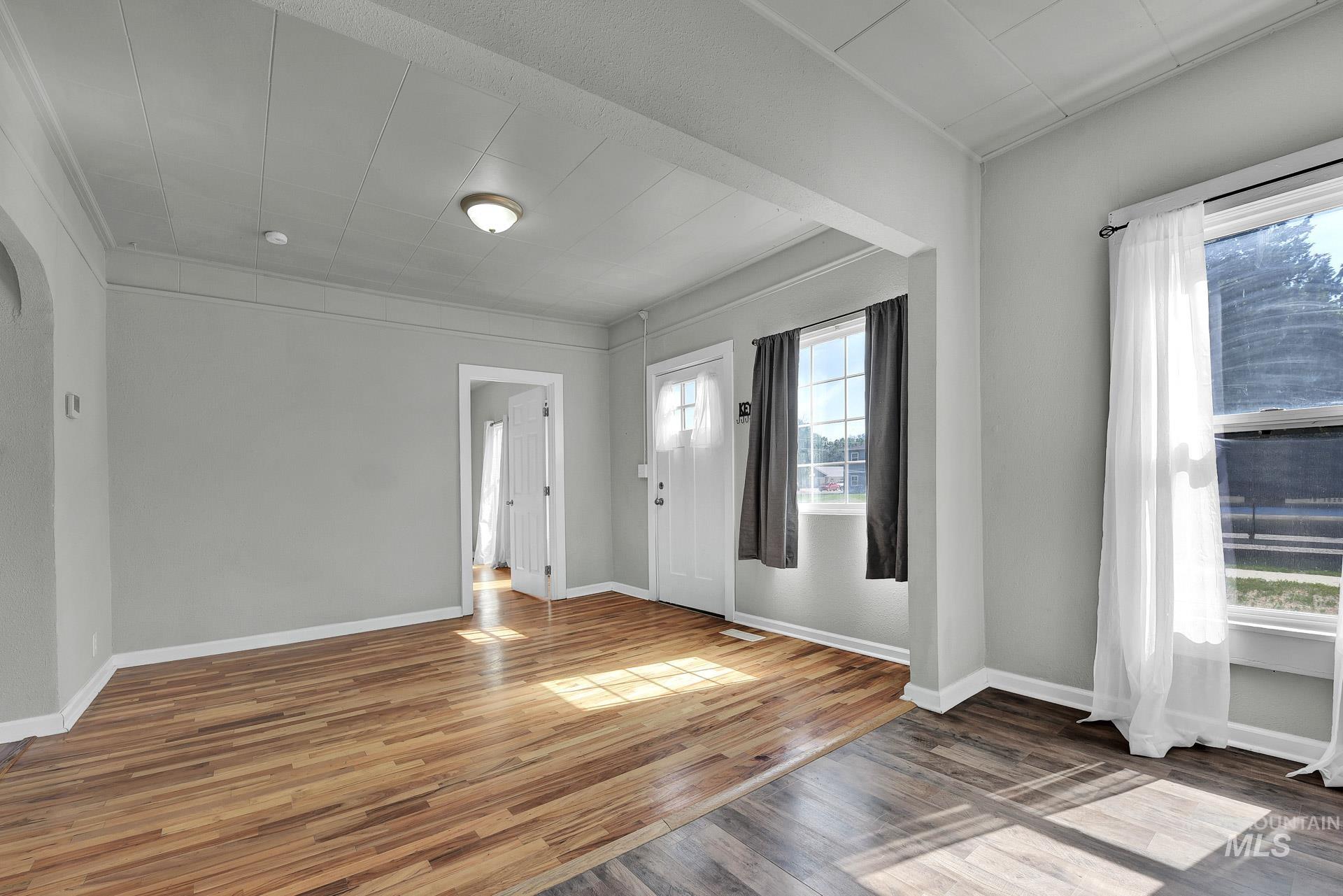 155 N 11th E St, Mountain Home, Idaho 83647, 3 Bedrooms, 1 Bathroom, Residential For Sale, Price $260,000, 98949342