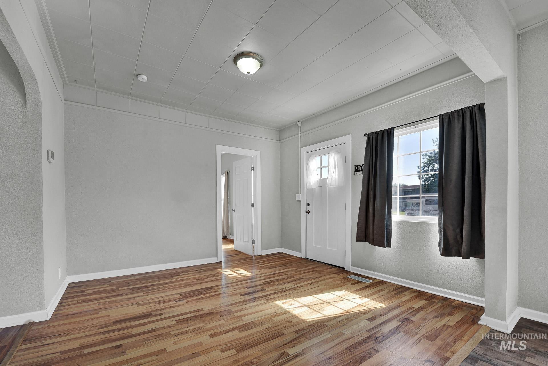 155 N 11th E St, Mountain Home, Idaho 83647, 3 Bedrooms, 1 Bathroom, Residential For Sale, Price $260,000, 98949342