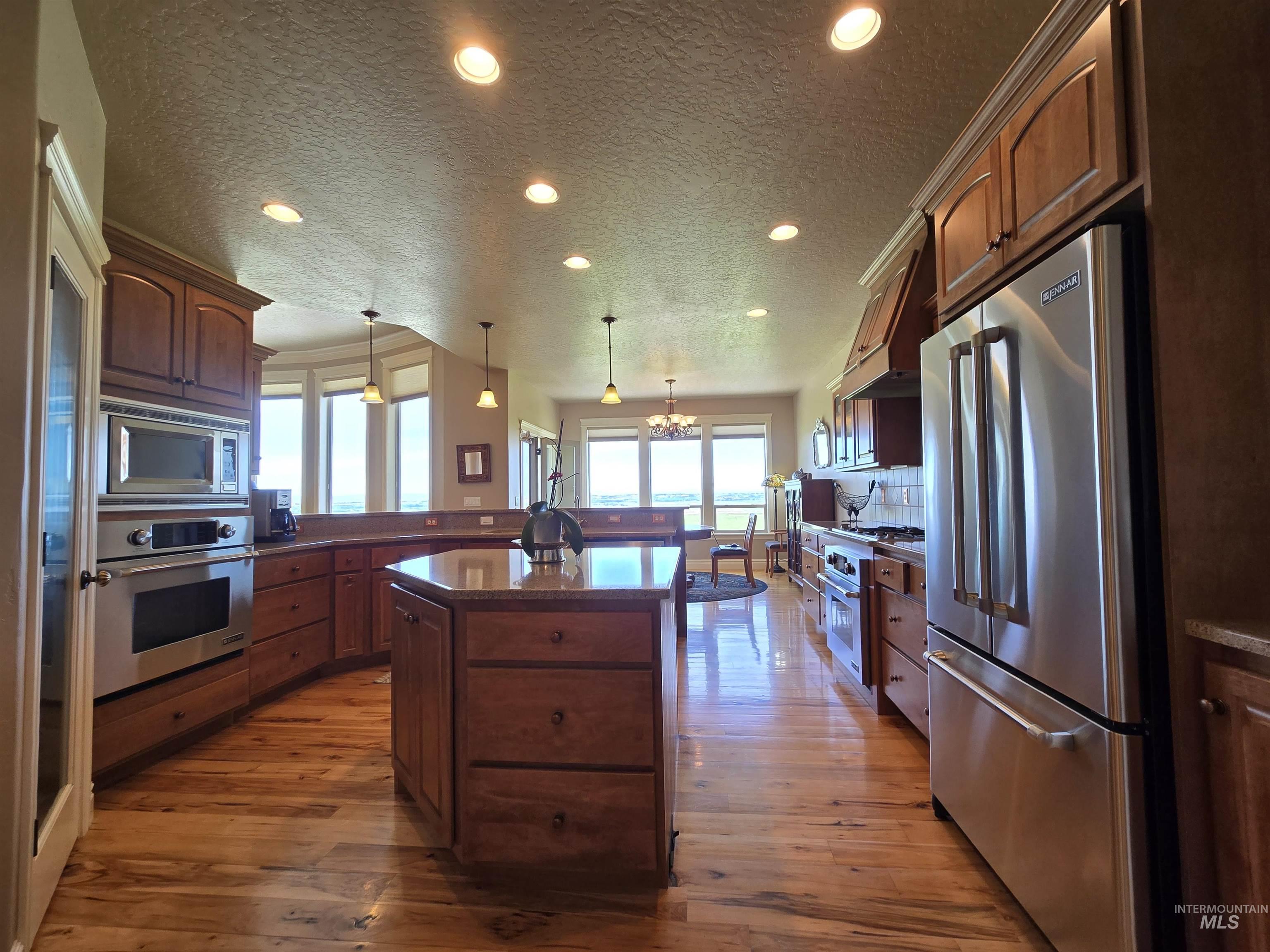 654 King Ave, Ontario, Oregon 97914, 3 Bedrooms, 2.5 Bathrooms, Residential For Sale, Price $825,000, 98949397