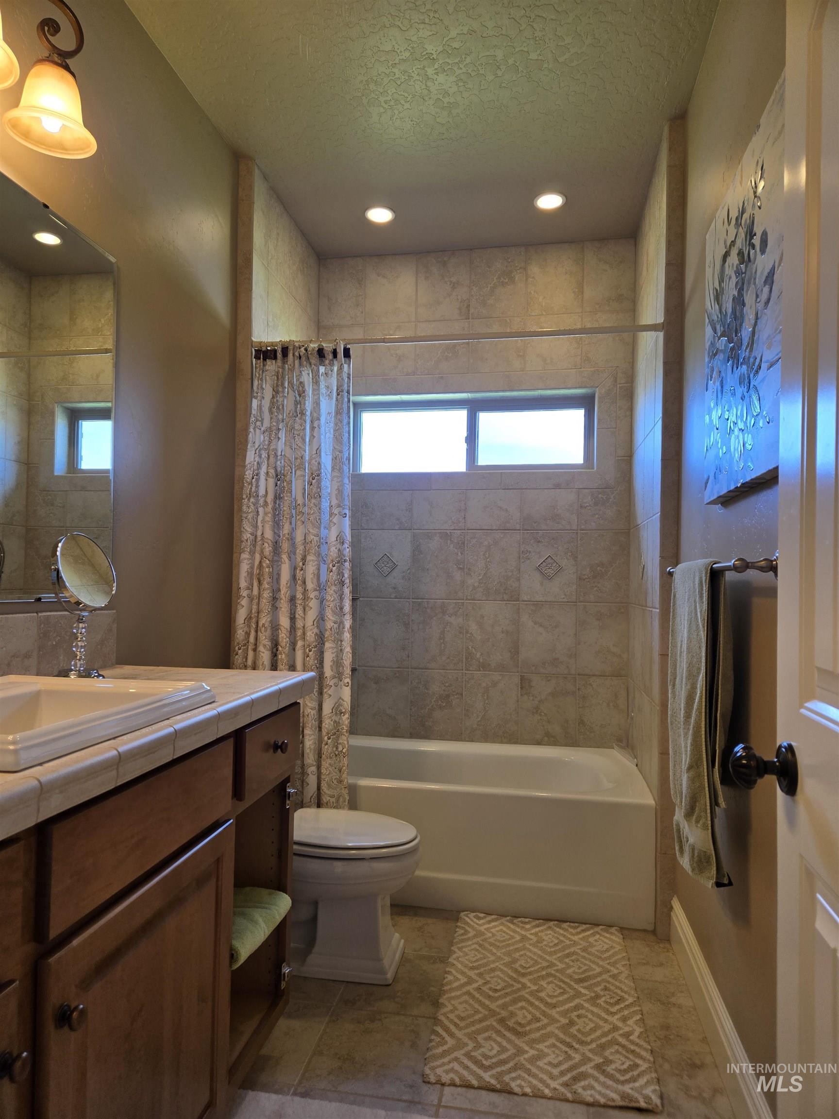 654 King Ave, Ontario, Oregon 97914, 3 Bedrooms, 2.5 Bathrooms, Residential For Sale, Price $825,000, 98949397