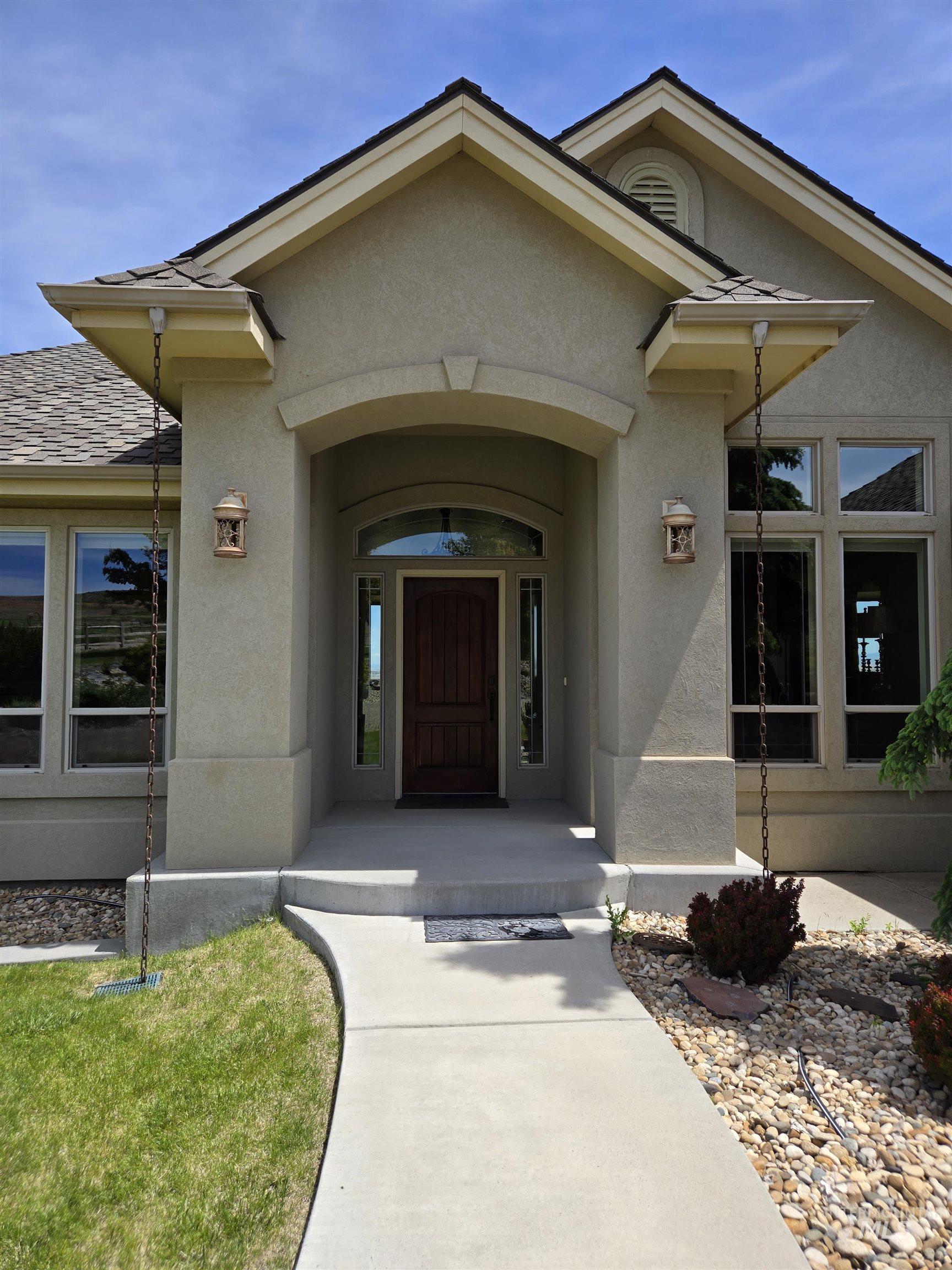 654 King Ave, Ontario, Oregon 97914, 3 Bedrooms, 2.5 Bathrooms, Residential For Sale, Price $825,000, 98949397