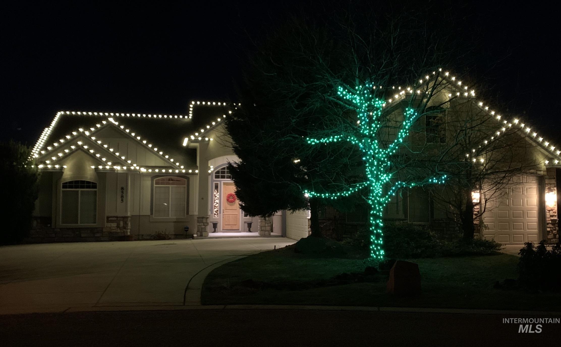 8585 W Rioja St, Star, Idaho 83669, 4 Bedrooms, 3.5 Bathrooms, Residential For Sale, Price $925,000, 98949468