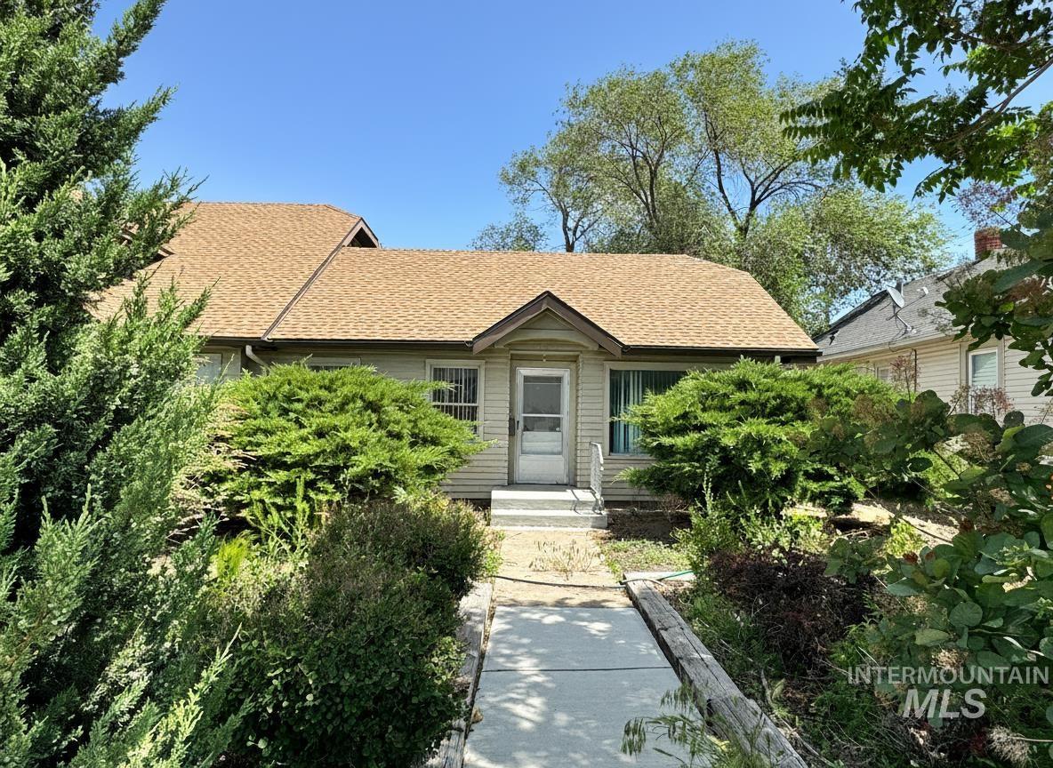 120 9th Avenue North, Buhl, Idaho 83316, 3 Bedrooms, 0.5 Bathroom, Residential Income For Sale, Price $300,000, 98949667