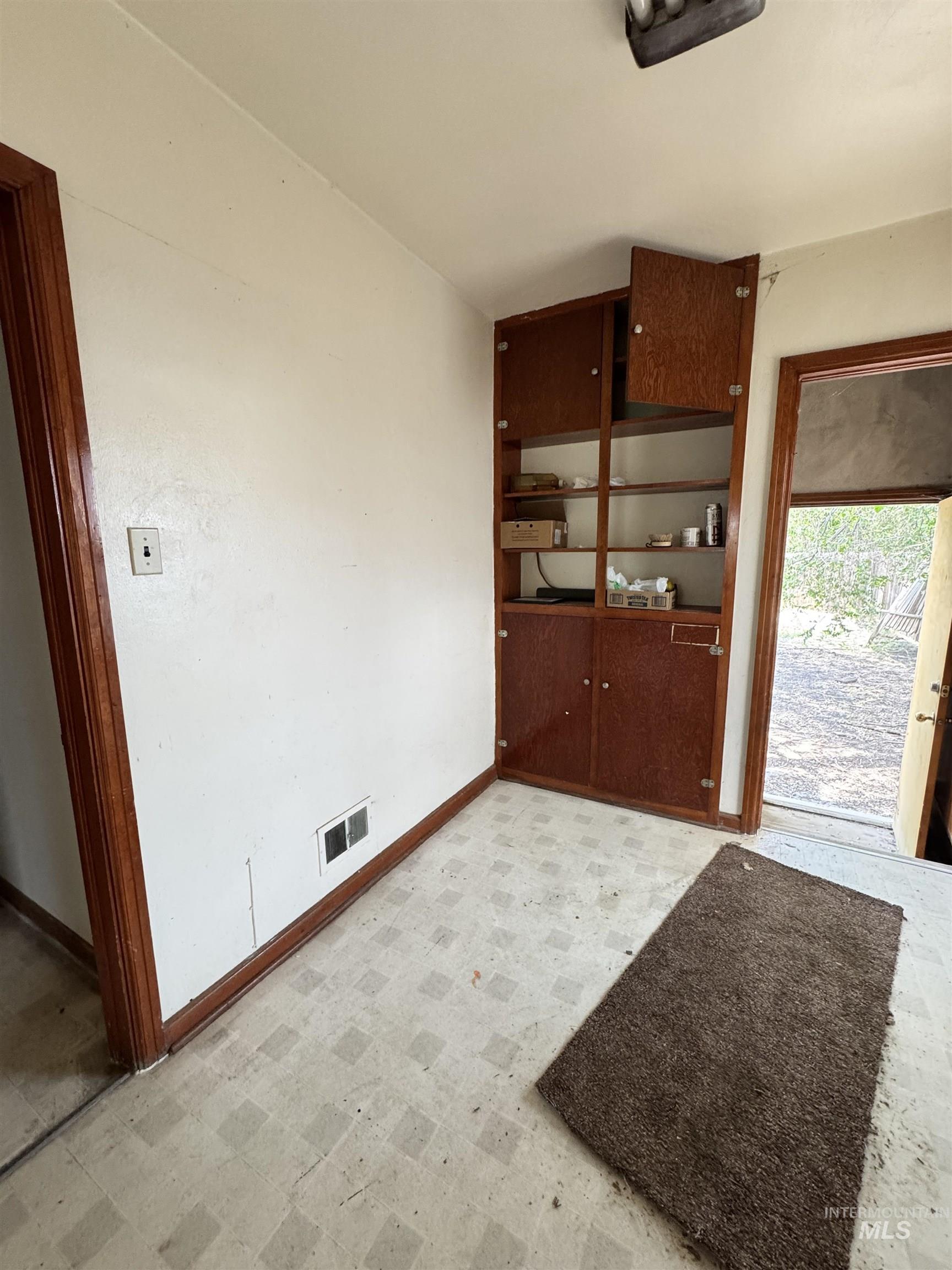 120 9th Avenue North, Buhl, Idaho 83316, 3 Bedrooms, 0.5 Bathroom, Residential Income For Sale, Price $300,000, 98949667