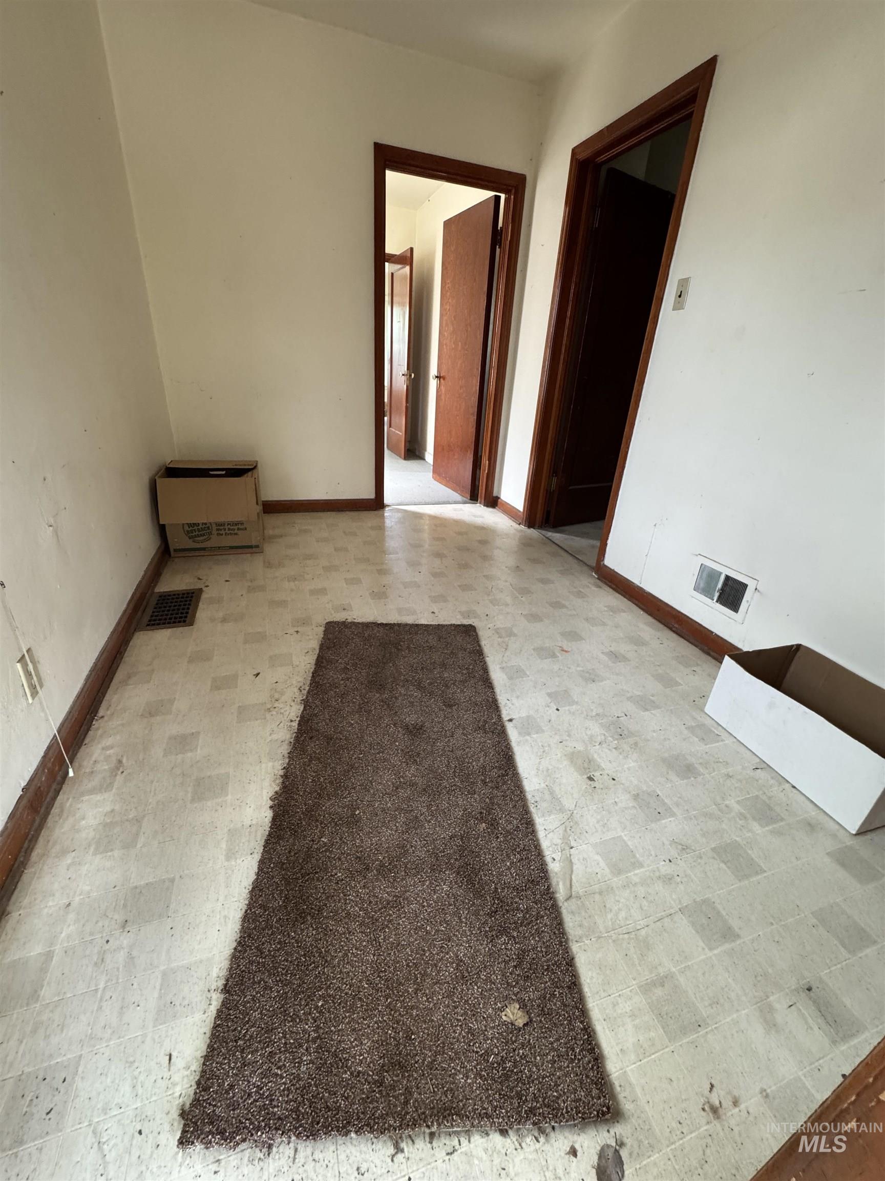 120 9th Avenue North, Buhl, Idaho 83316, 3 Bedrooms, 0.5 Bathroom, Residential Income For Sale, Price $300,000, 98949667