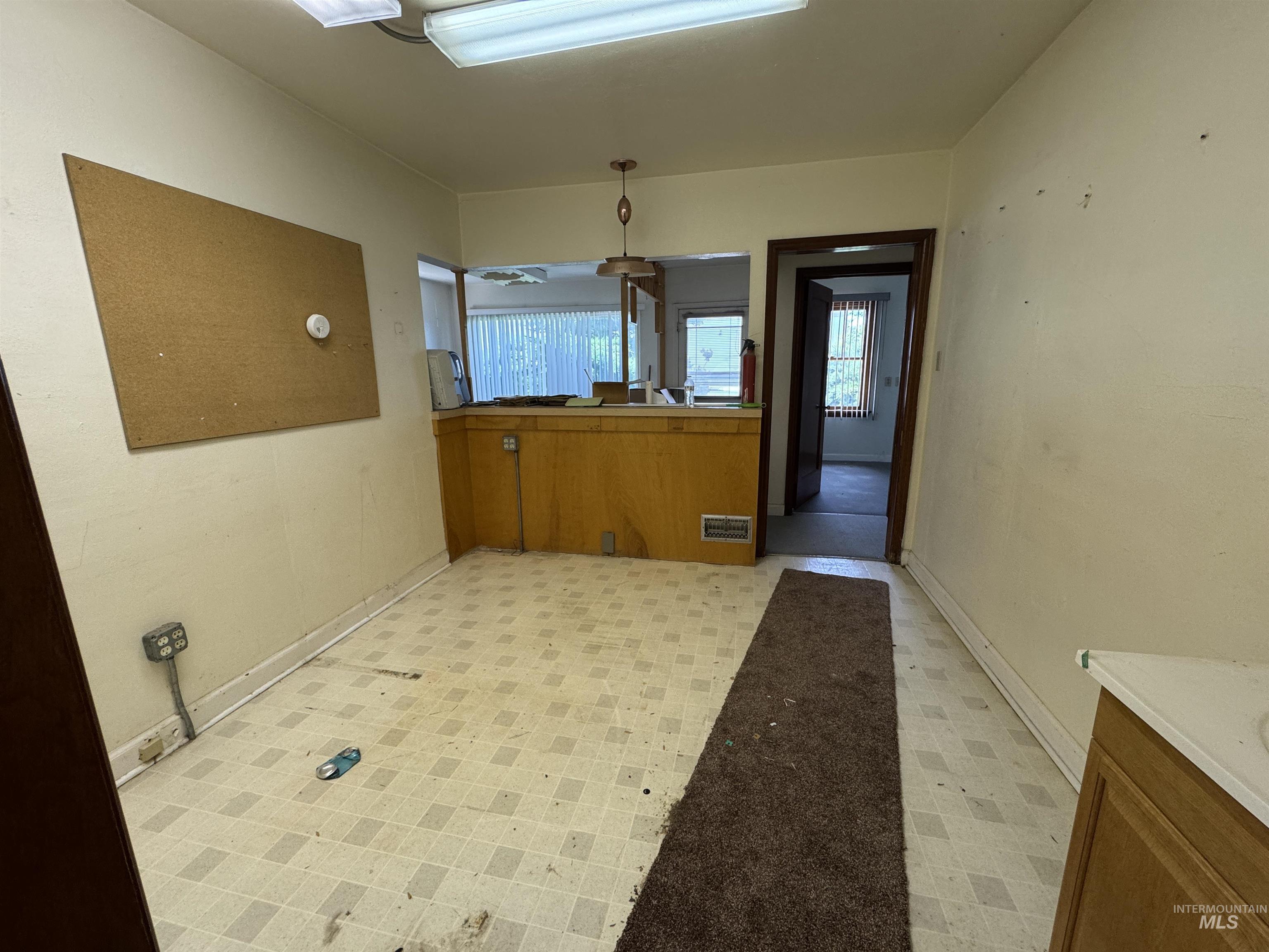 120 9th Avenue North, Buhl, Idaho 83316, 3 Bedrooms, 0.5 Bathroom, Residential Income For Sale, Price $300,000, 98949667