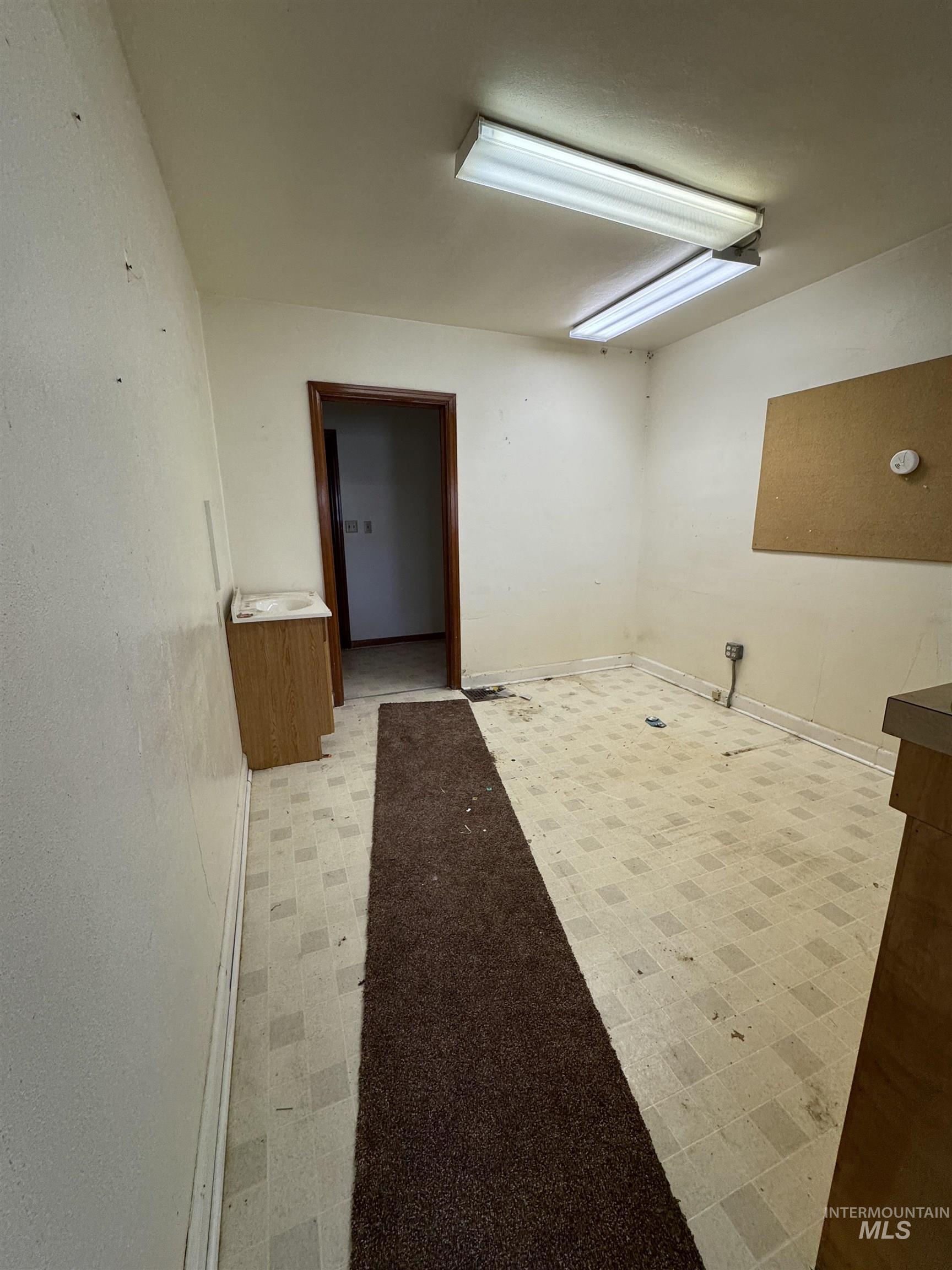 120 9th Avenue North, Buhl, Idaho 83316, 3 Bedrooms, 0.5 Bathroom, Residential Income For Sale, Price $300,000, 98949667