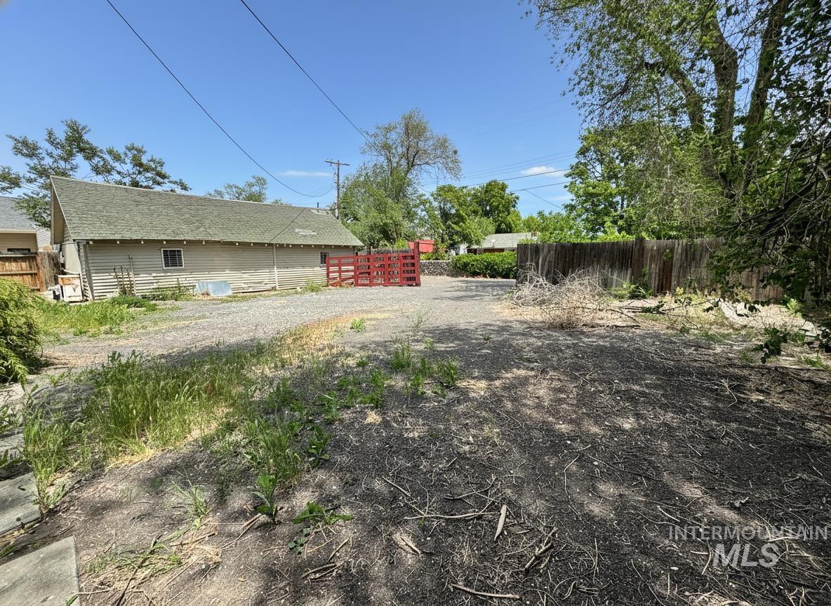 120 9th Avenue North, Buhl, Idaho 83316, 3 Bedrooms, 0.5 Bathroom, Residential Income For Sale, Price $300,000, 98949667