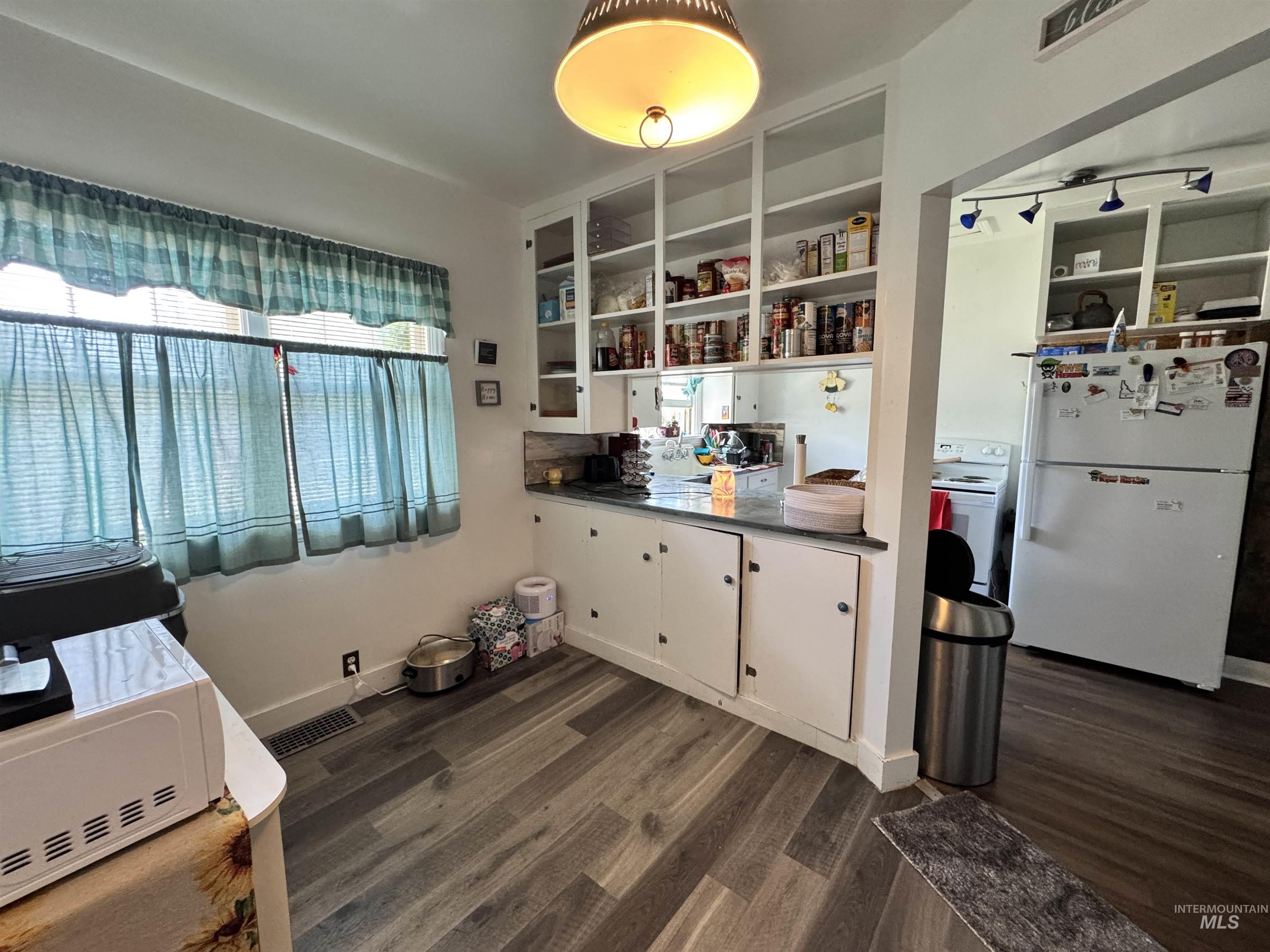 120 9th Avenue North, Buhl, Idaho 83316, 3 Bedrooms, 0.5 Bathroom, Residential Income For Sale, Price $300,000, 98949667