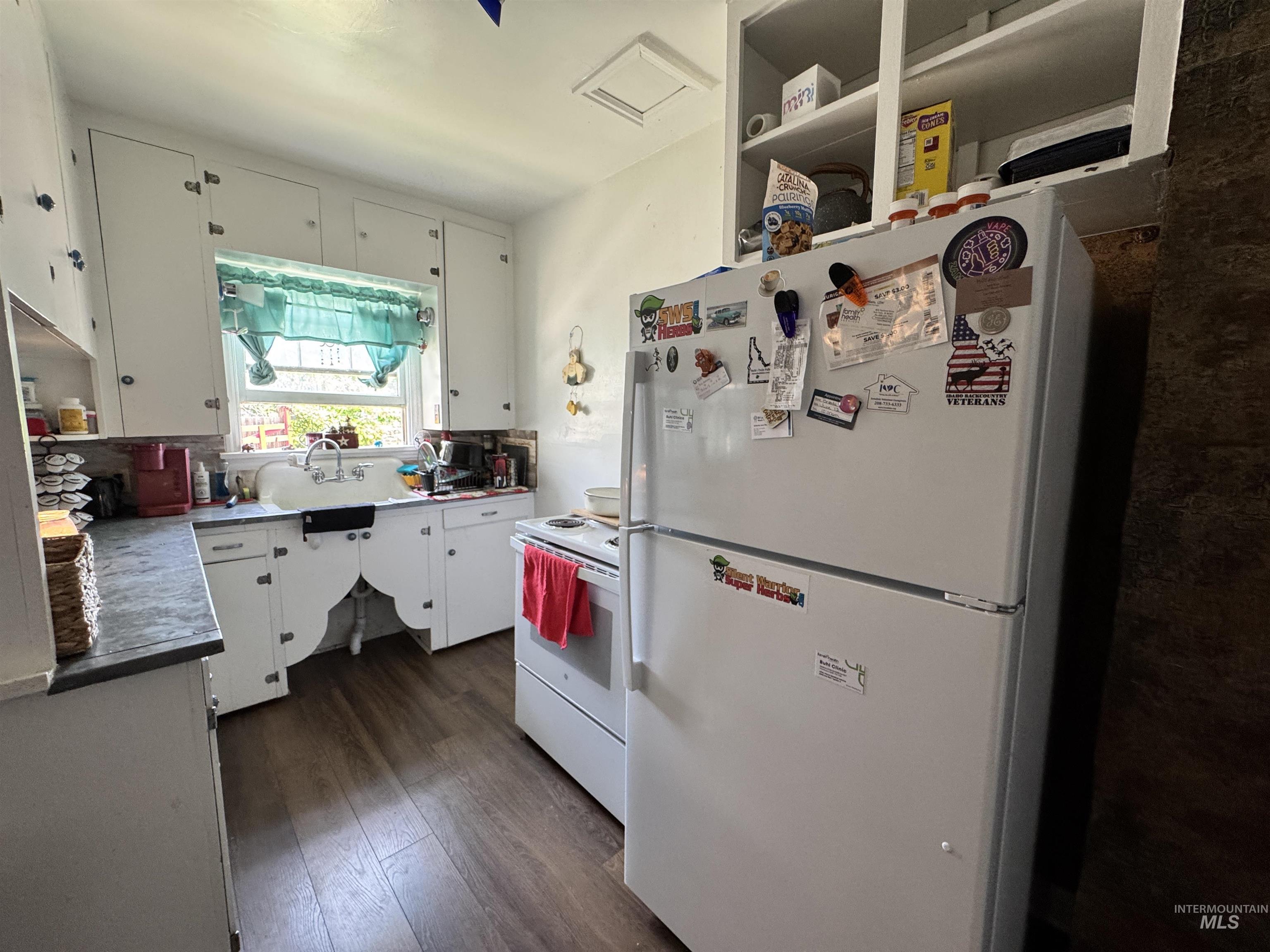 120 9th Avenue North, Buhl, Idaho 83316, 3 Bedrooms, 0.5 Bathroom, Residential Income For Sale, Price $300,000, 98949667