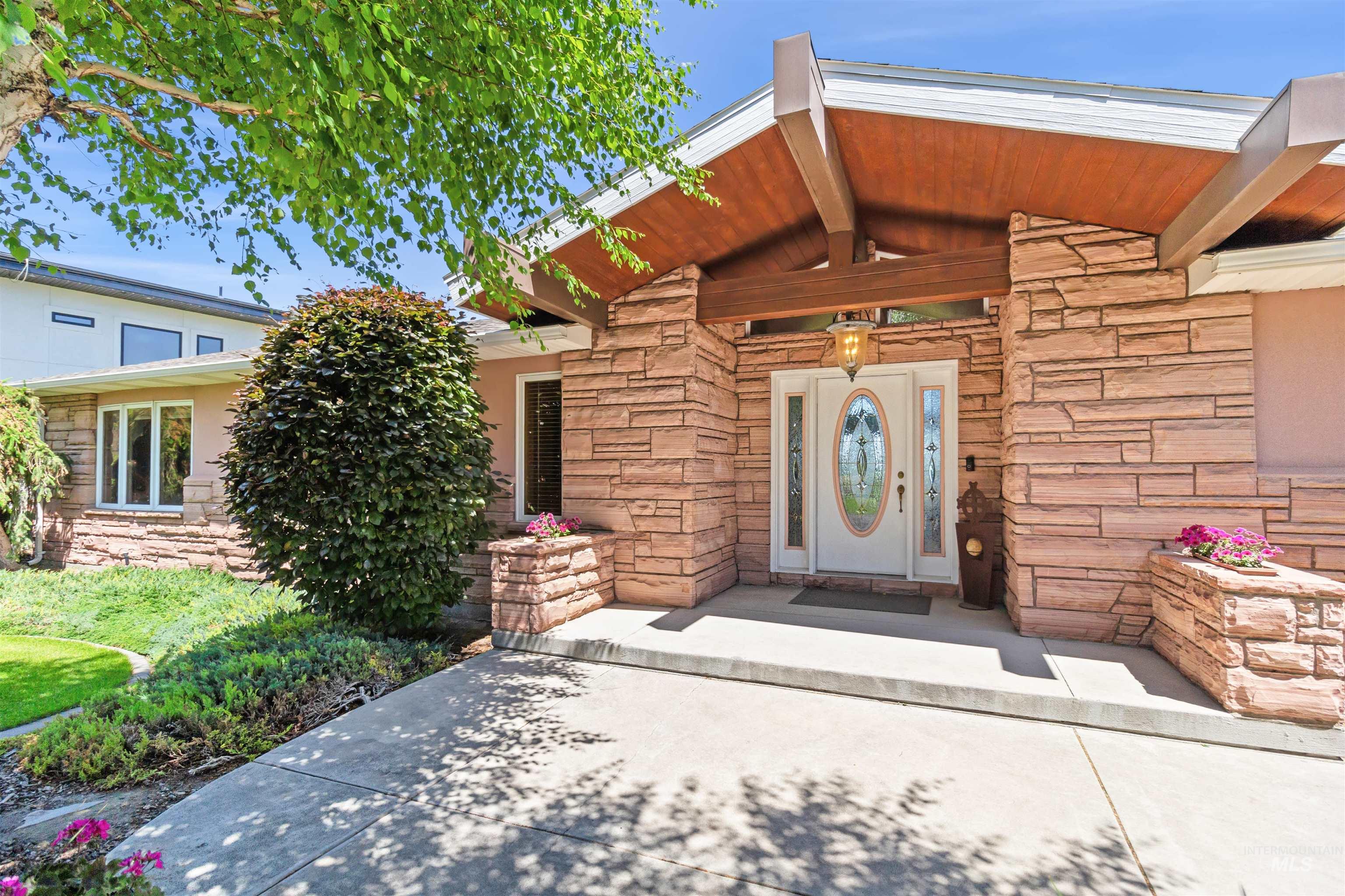 15 Van Engelen Rd, Burley, Idaho 83318-5445, 4 Bedrooms, 4 Bathrooms, Residential For Sale, Price $990,000,MLS 98949818