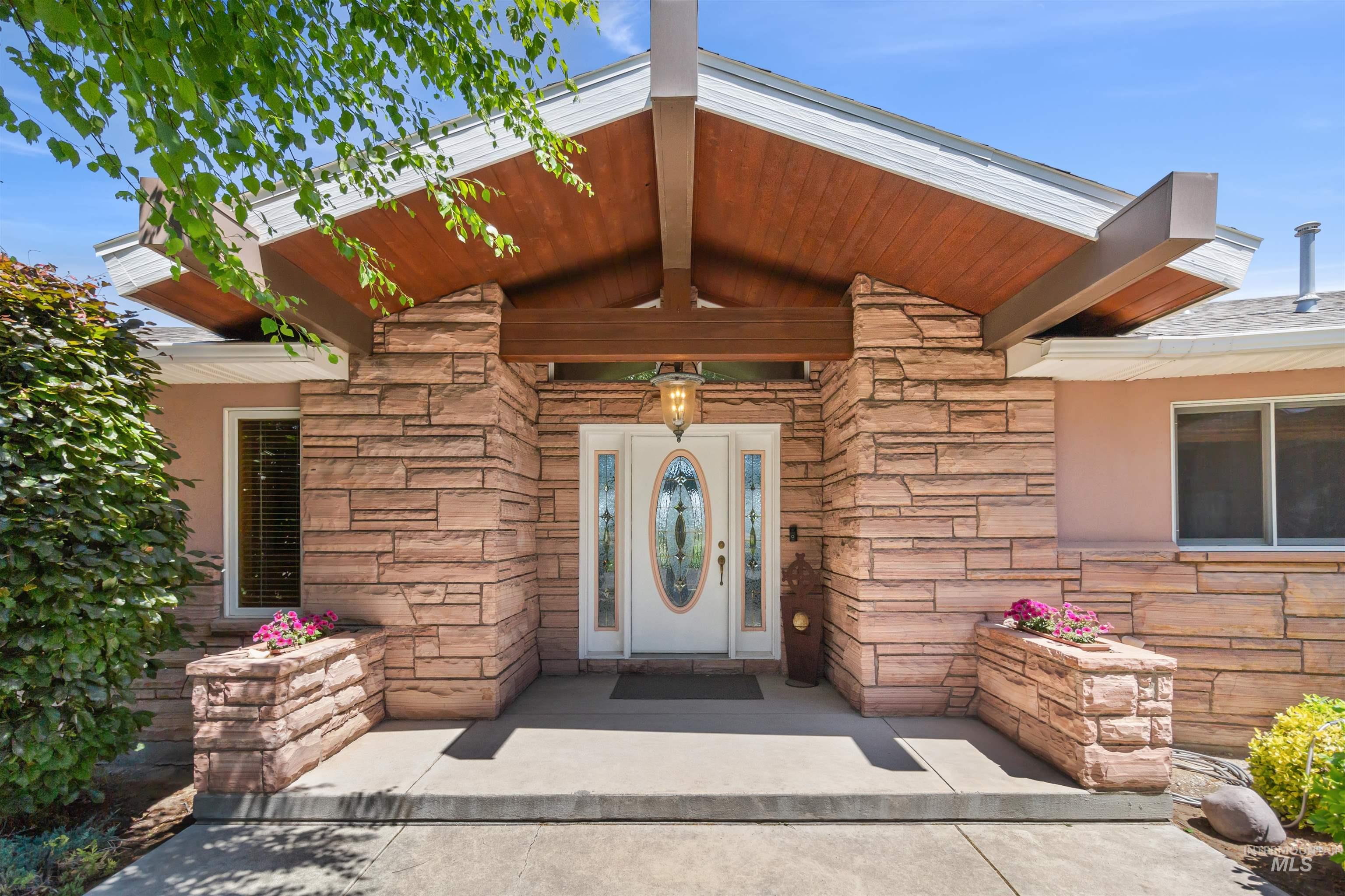 15 Van Engelen Rd, Burley, Idaho 83318-5445, 4 Bedrooms, 4 Bathrooms, Residential For Sale, Price $990,000,MLS 98949818