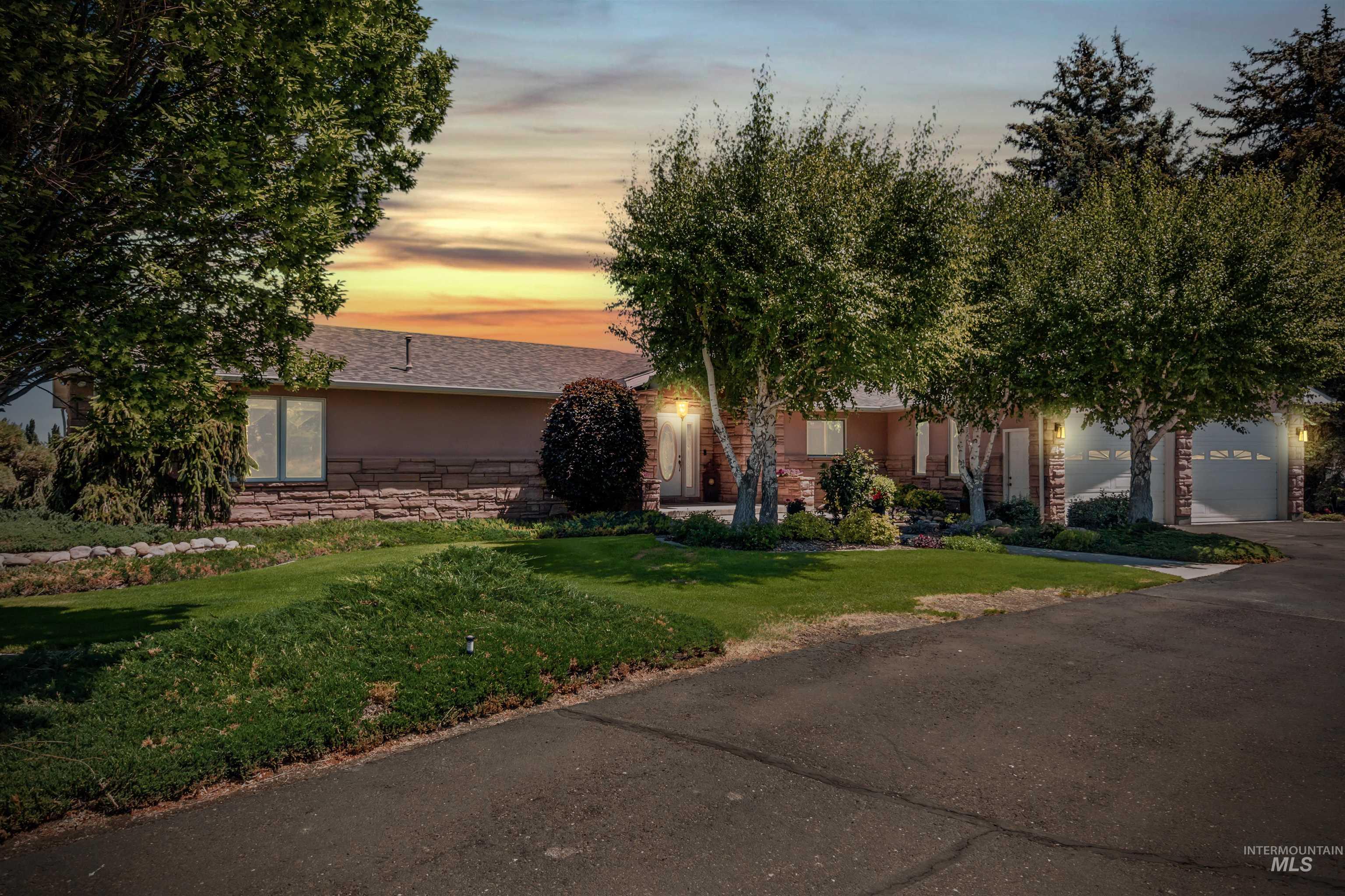 15 Van Engelen Rd, Burley, Idaho 83318-5445, 4 Bedrooms, 4 Bathrooms, Residential For Sale, Price $990,000,MLS 98949818
