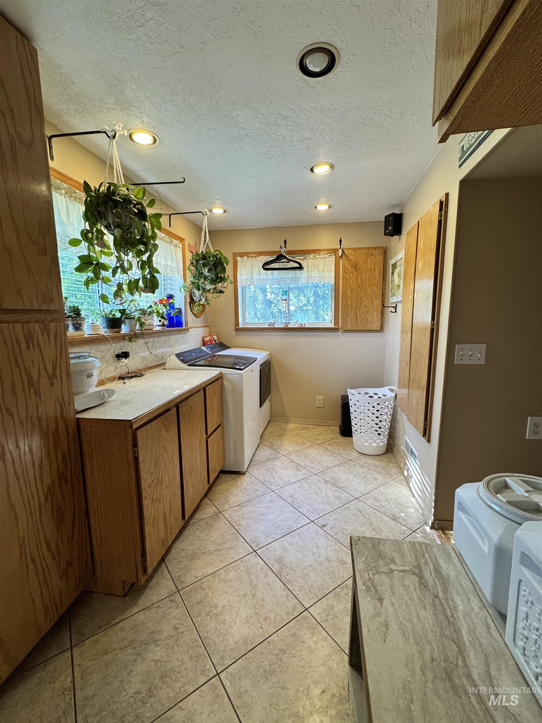 522 North Apple Street, Shoshone, Idaho 83352, 5 Bedrooms, 3 Bathrooms, Residential For Sale, Price $434,900, 98949907