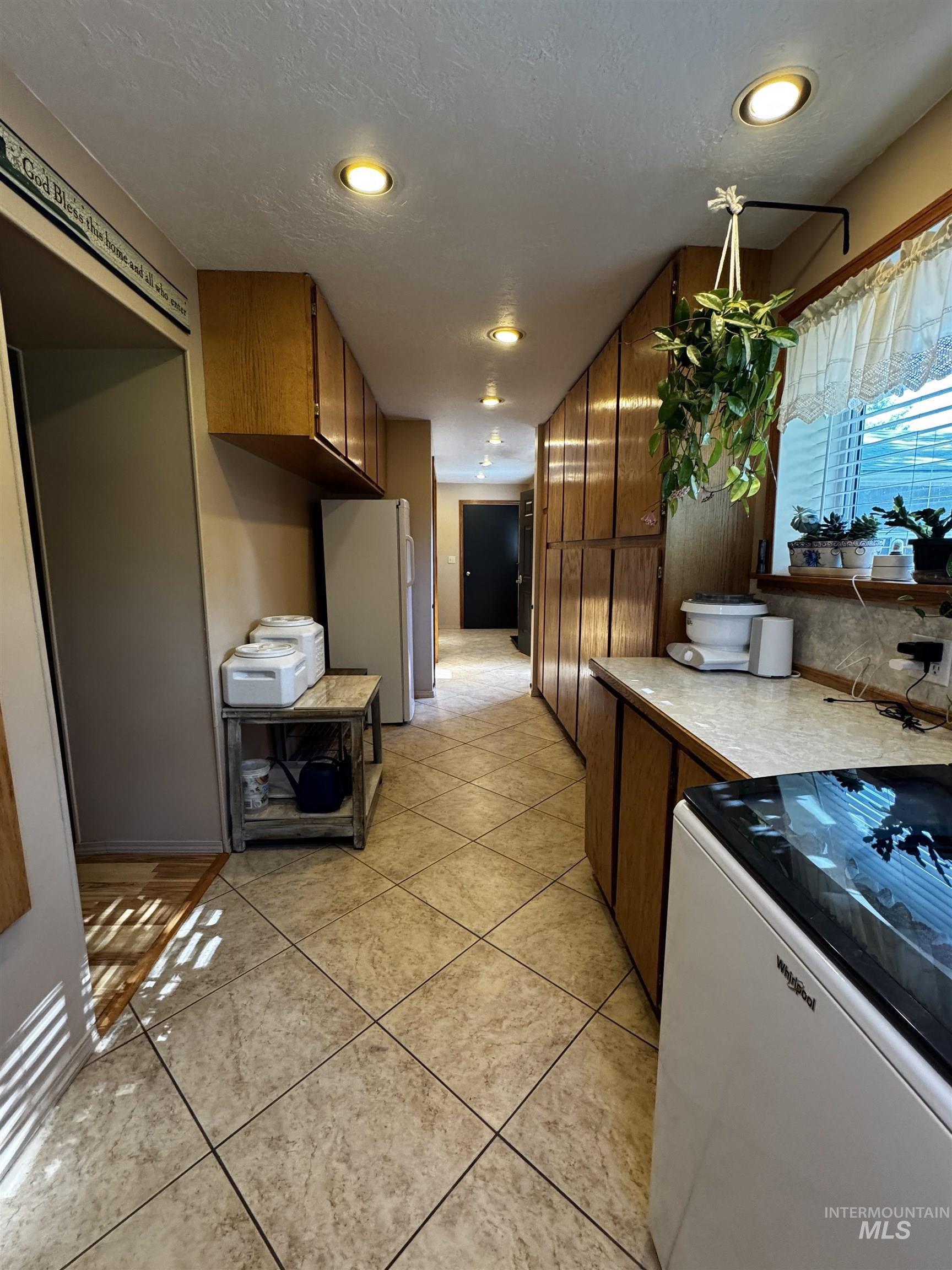 522 North Apple Street, Shoshone, Idaho 83352, 5 Bedrooms, 3 Bathrooms, Residential For Sale, Price $434,900, 98949907