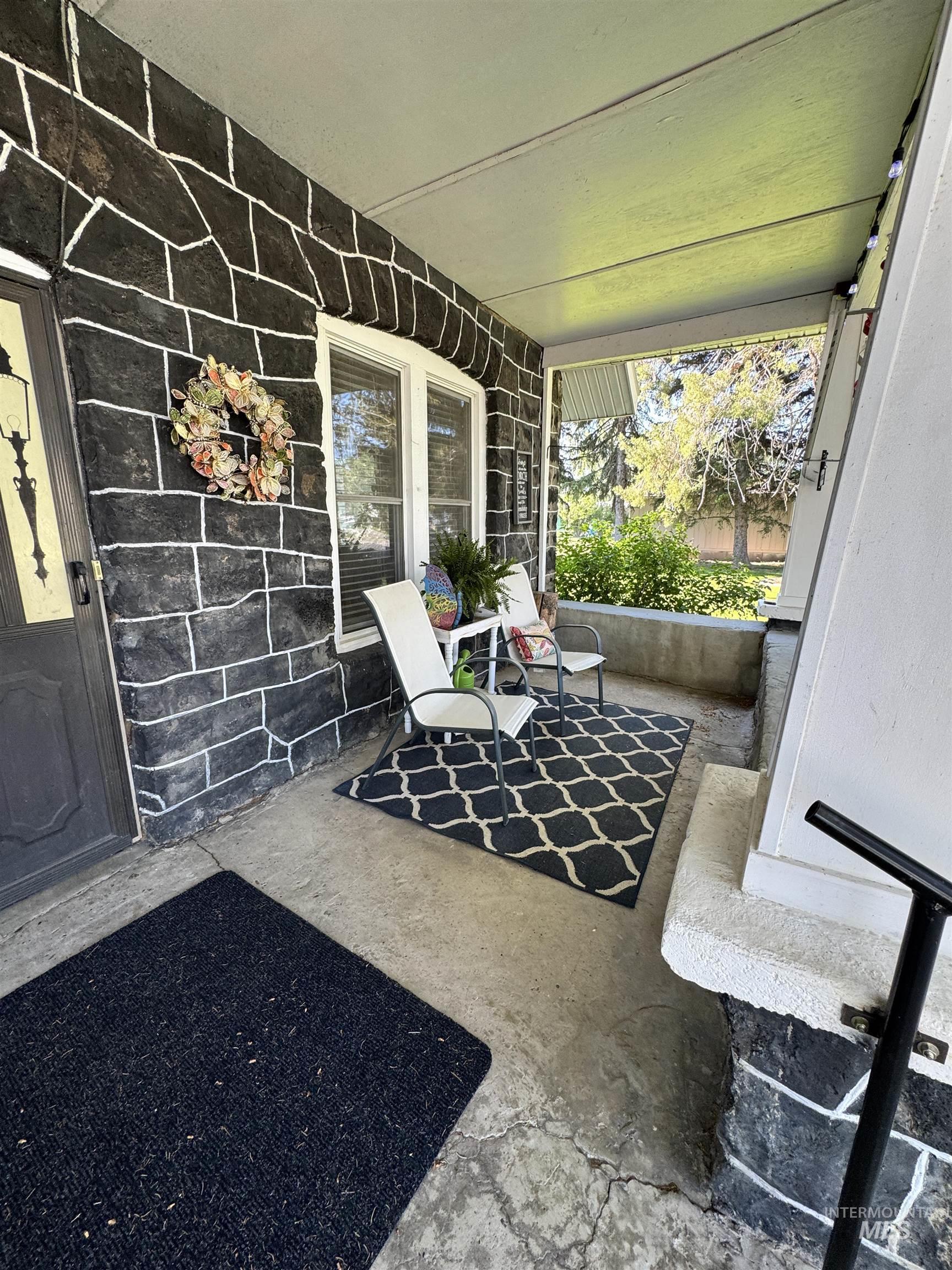 522 North Apple Street, Shoshone, Idaho 83352, 5 Bedrooms, 3 Bathrooms, Residential For Sale, Price $434,900, 98949907