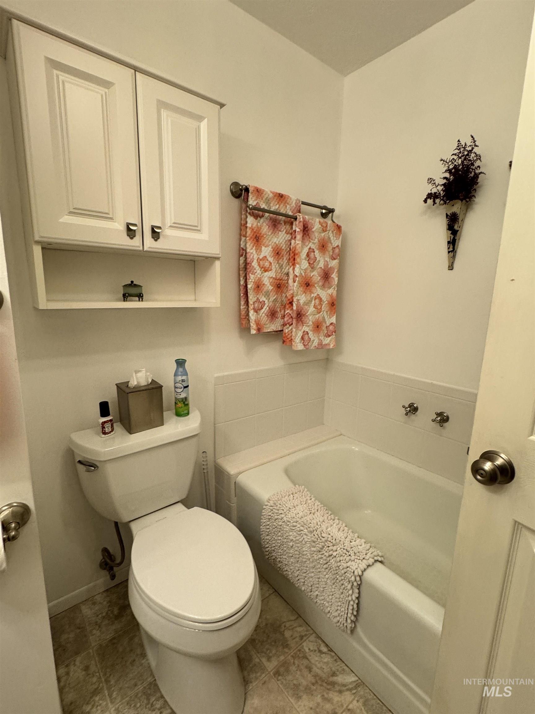 522 North Apple Street, Shoshone, Idaho 83352, 5 Bedrooms, 3 Bathrooms, Residential For Sale, Price $434,900, 98949907