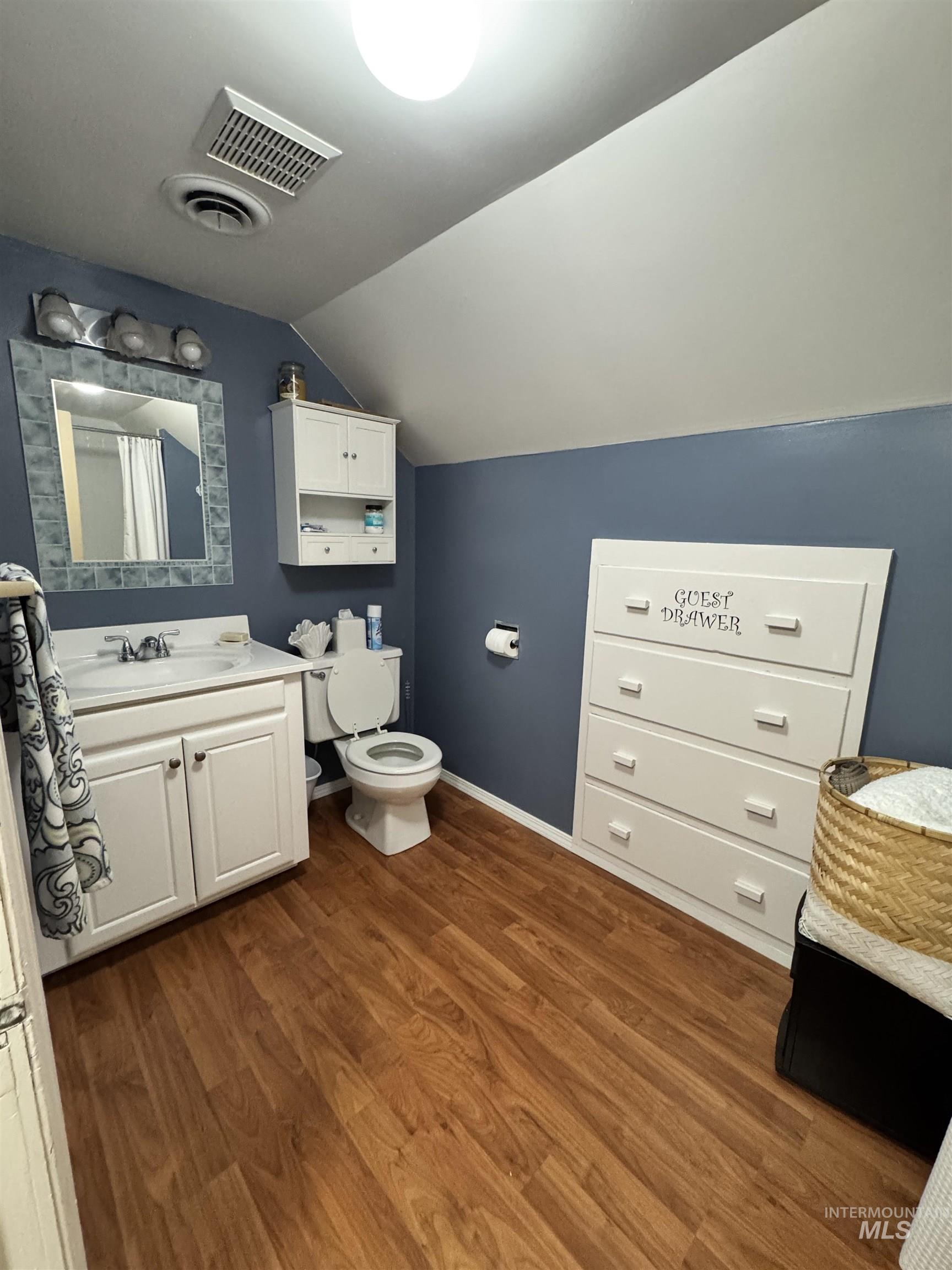 522 North Apple Street, Shoshone, Idaho 83352, 5 Bedrooms, 3 Bathrooms, Residential For Sale, Price $434,900, 98949907