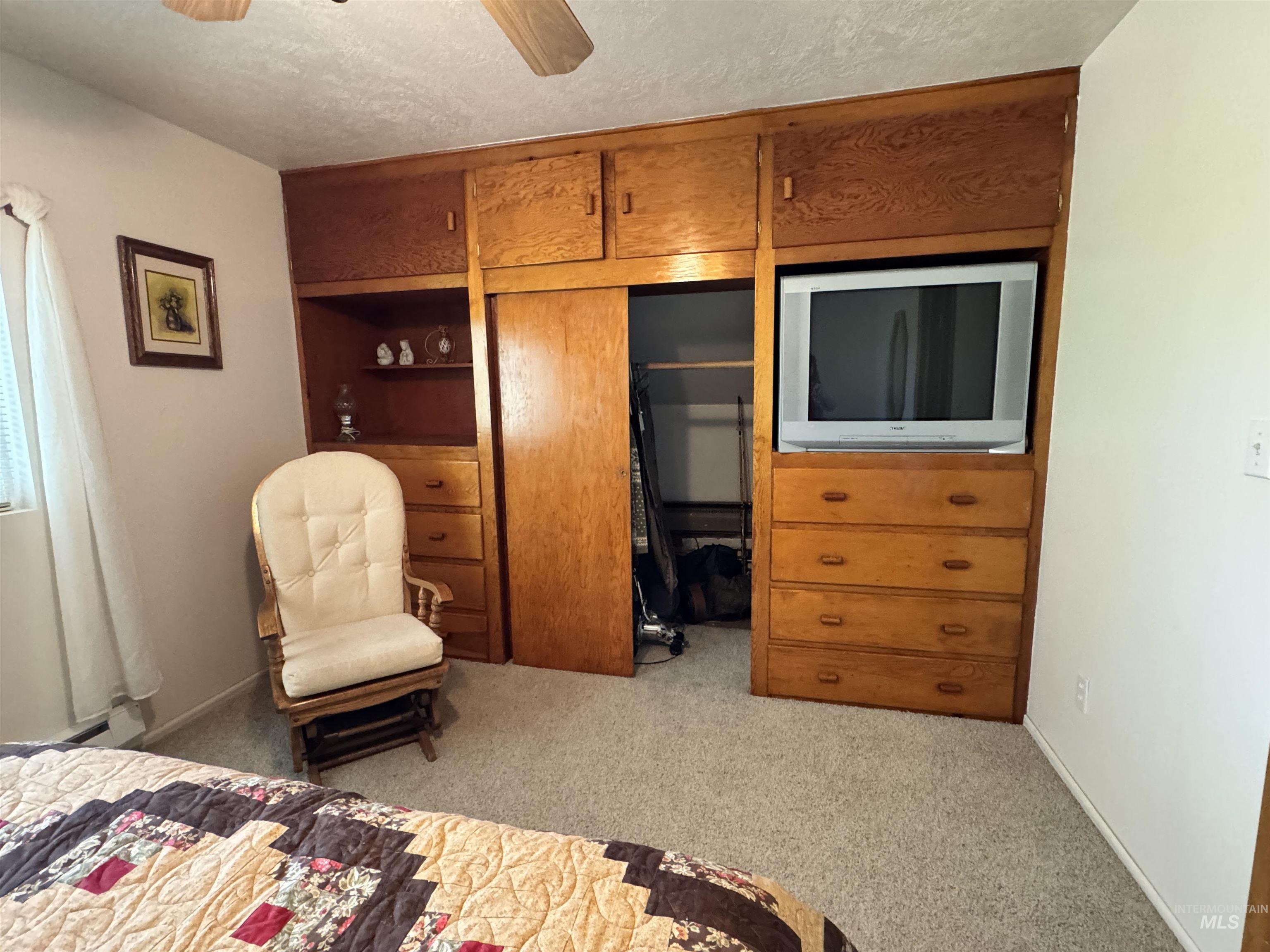 522 North Apple Street, Shoshone, Idaho 83352, 5 Bedrooms, 3 Bathrooms, Residential For Sale, Price $434,900, 98949907