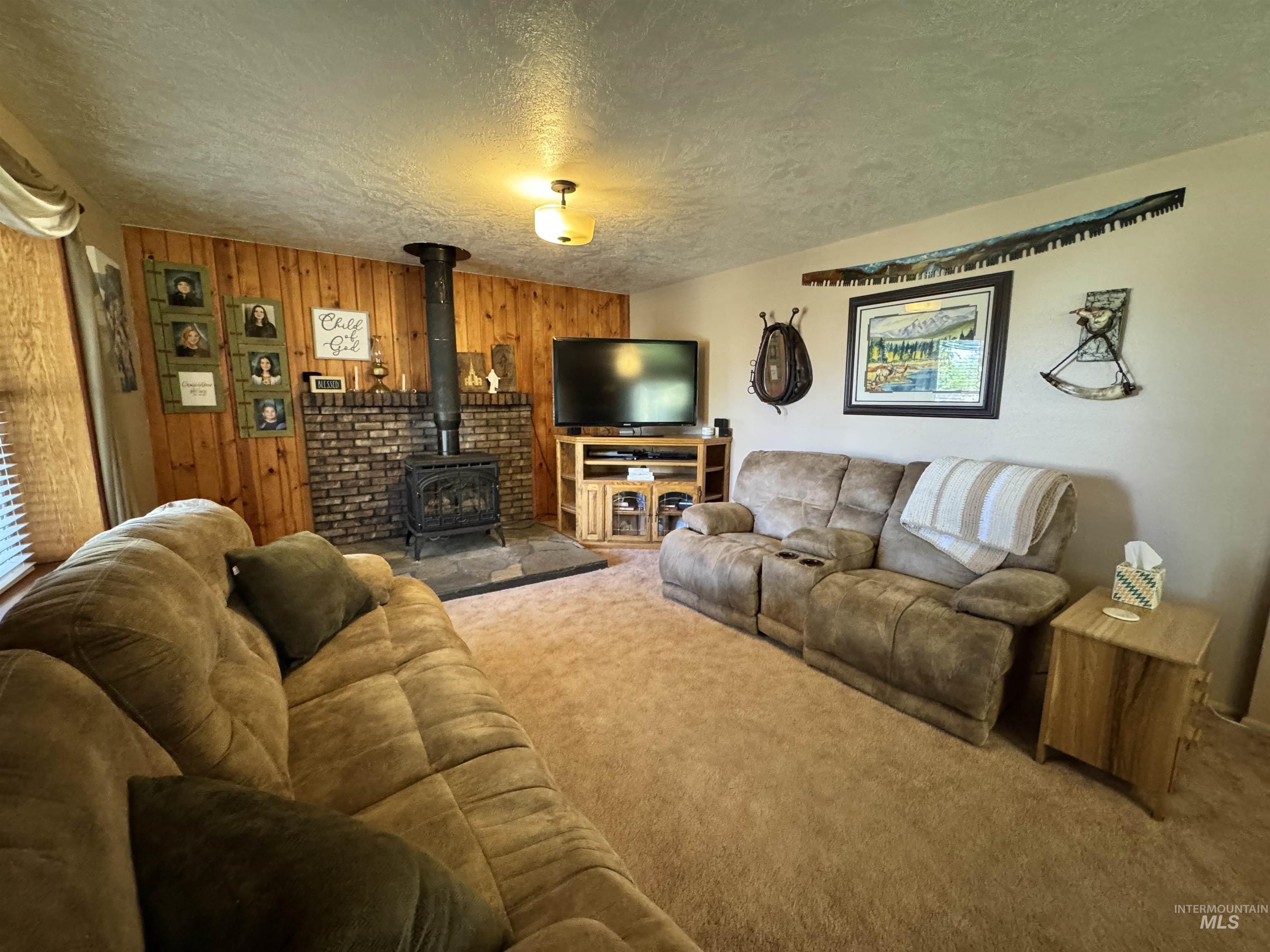 522 North Apple Street, Shoshone, Idaho 83352, 5 Bedrooms, 3 Bathrooms, Residential For Sale, Price $434,900, 98949907