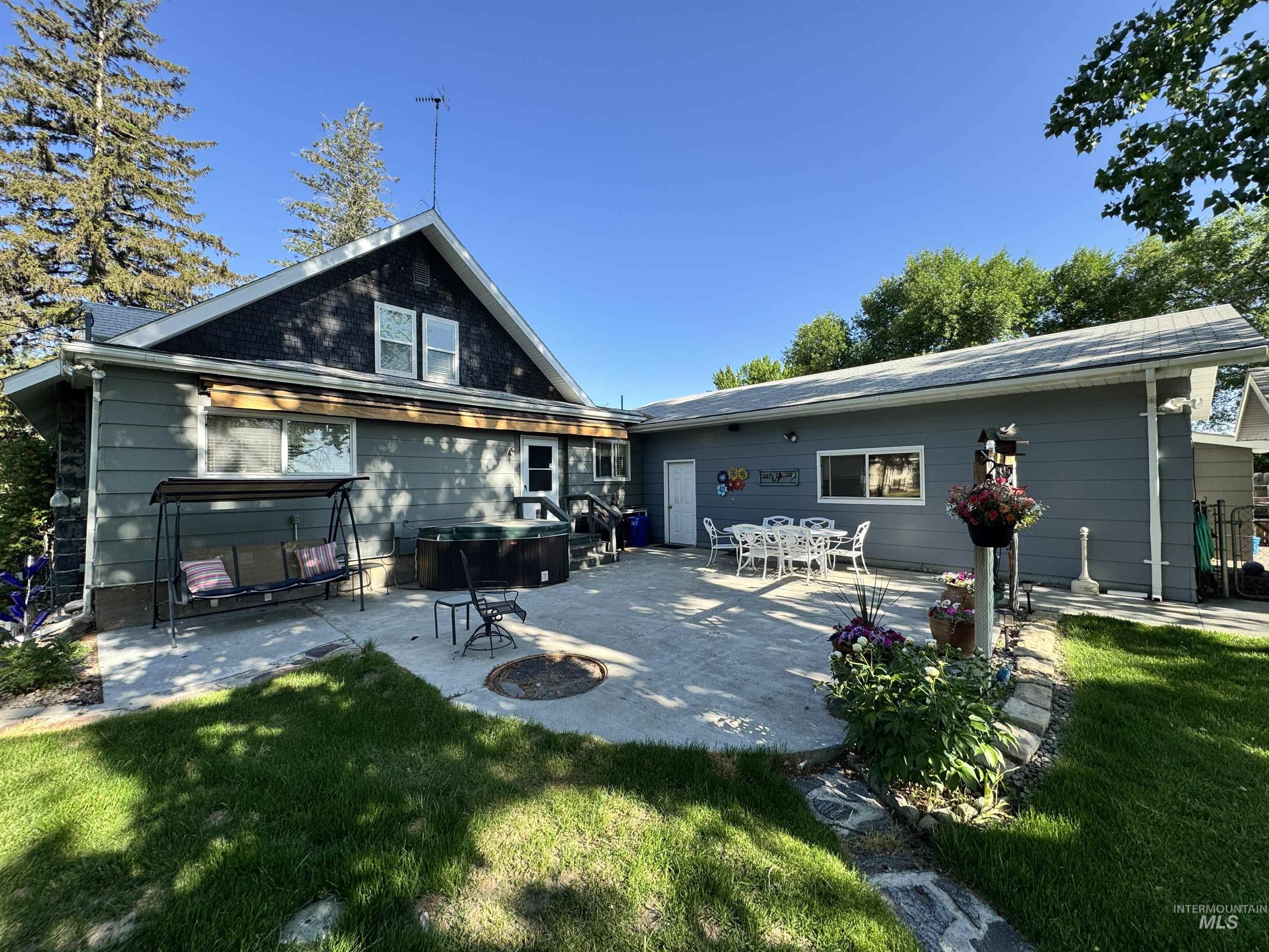 522 North Apple Street, Shoshone, Idaho 83352, 5 Bedrooms, 3 Bathrooms, Residential For Sale, Price $434,900, 98949907