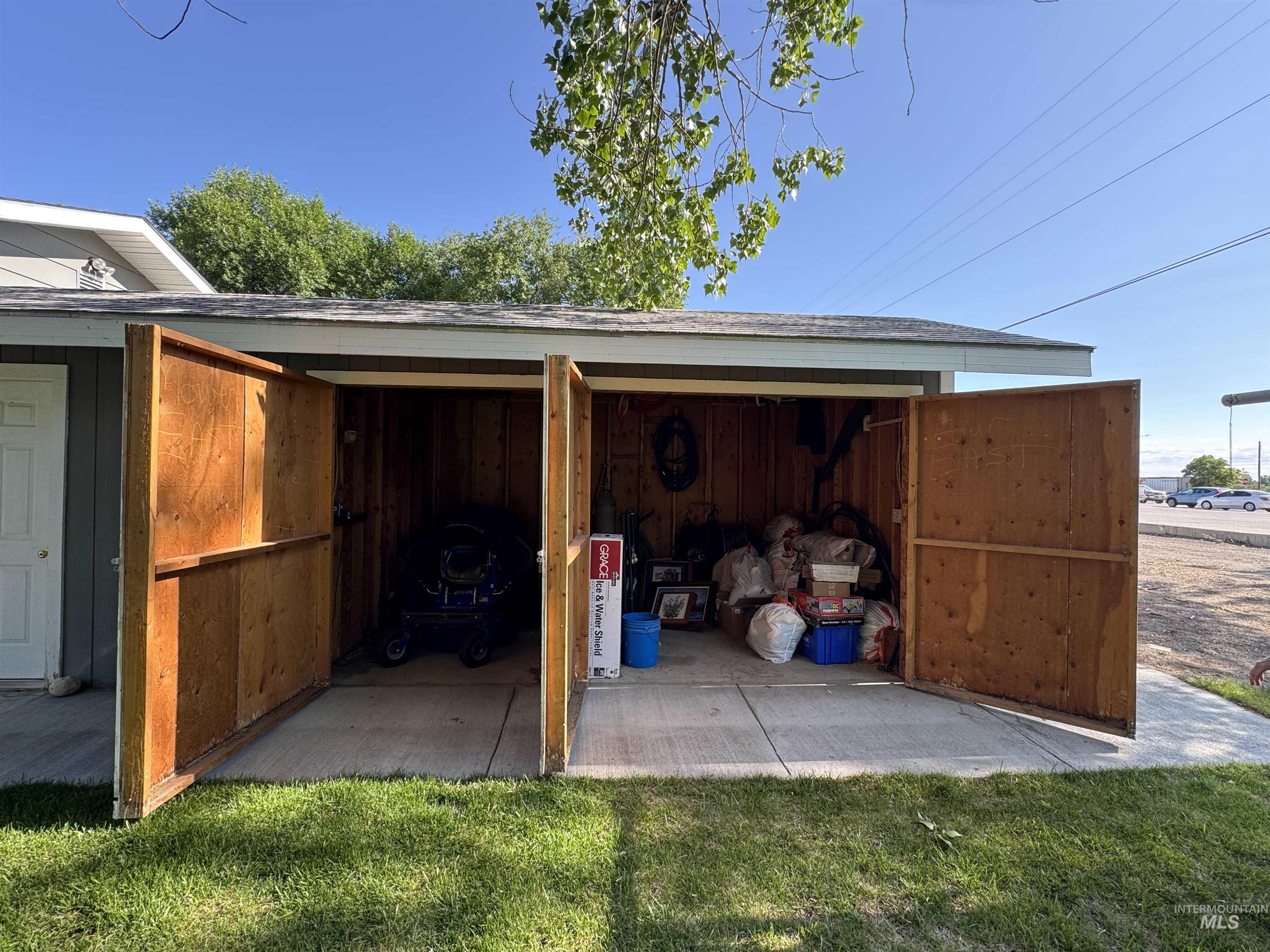 522 North Apple Street, Shoshone, Idaho 83352, 5 Bedrooms, 3 Bathrooms, Residential For Sale, Price $434,900, 98949907