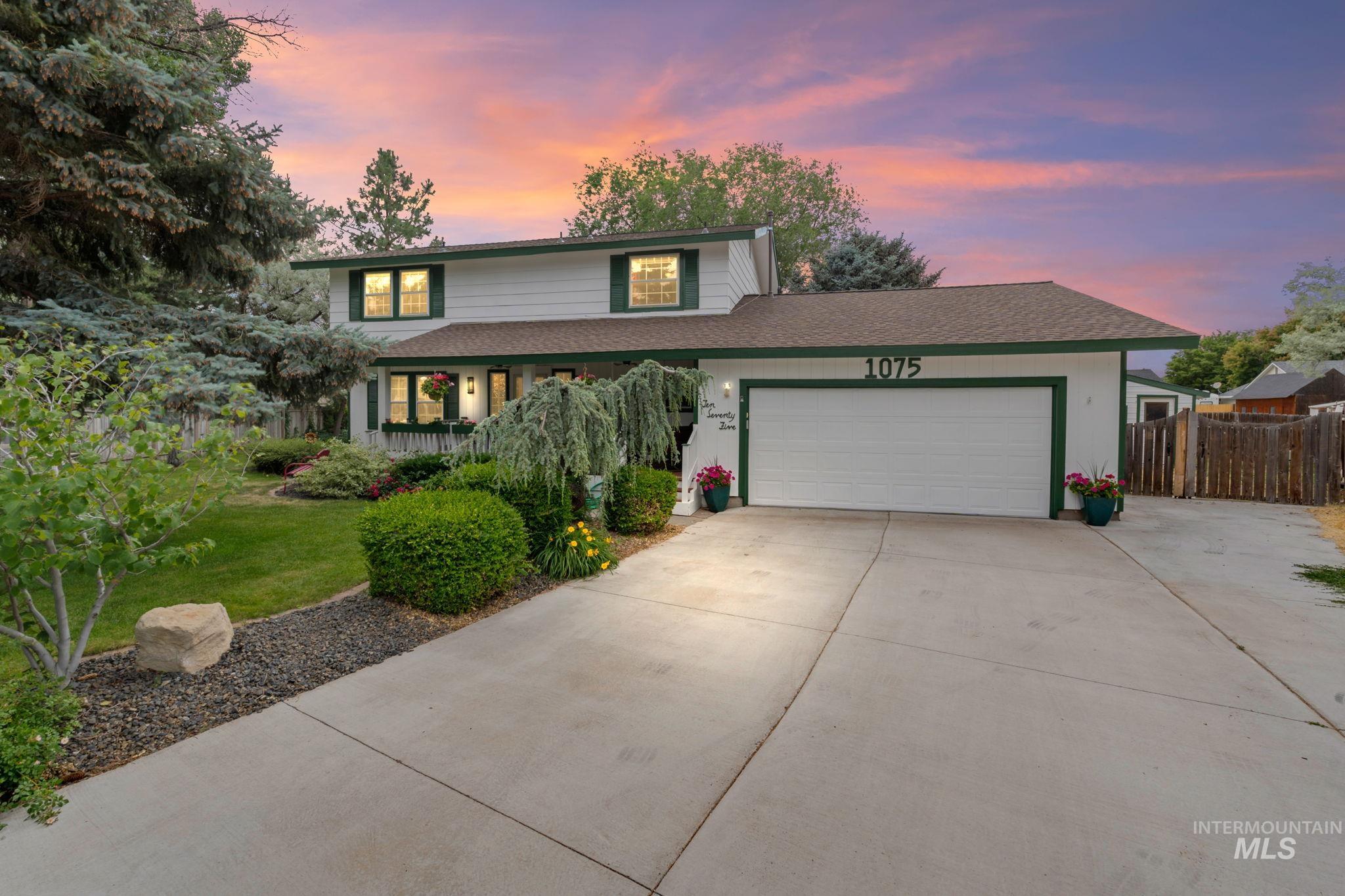 1075 Teal Circle, Mountain Home, Idaho 83647, 3 Bedrooms, 2.5 Bathrooms, Residential For Sale, Price $399,900,MLS 98949911