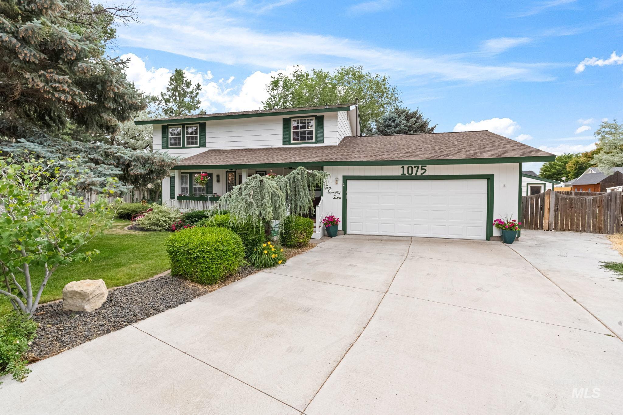 1075 Teal Circle, Mountain Home, Idaho 83647, 3 Bedrooms, 2.5 Bathrooms, Residential For Sale, Price $399,900,MLS 98949911