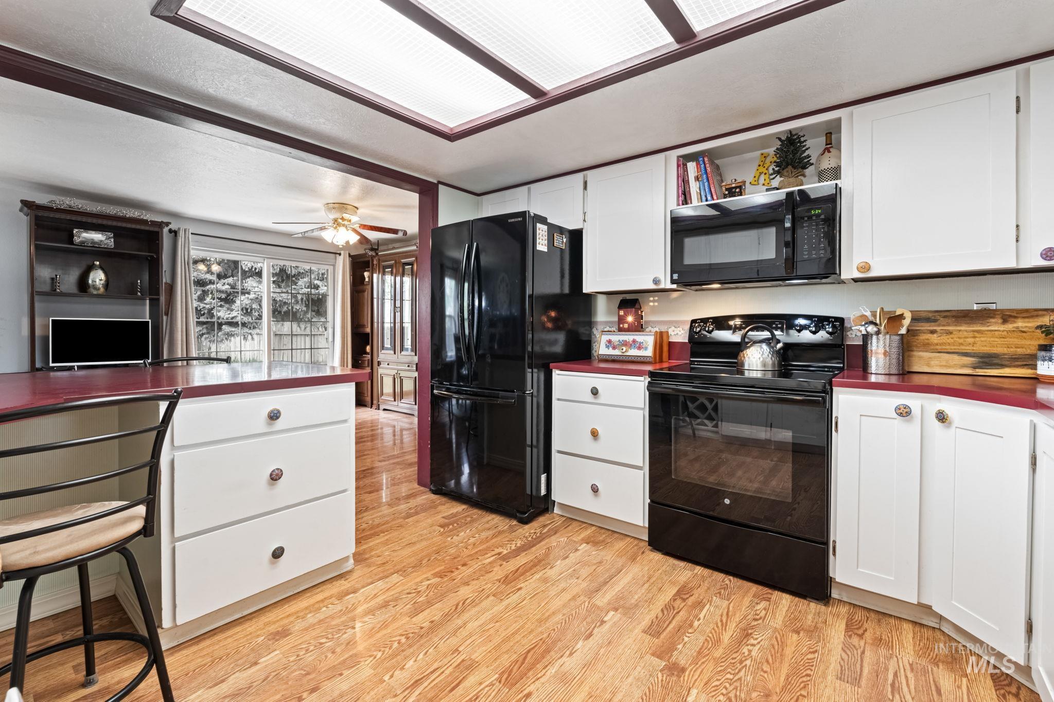 1075 Teal Circle, Mountain Home, Idaho 83647, 3 Bedrooms, 2.5 Bathrooms, Residential For Sale, Price $399,900,MLS 98949911