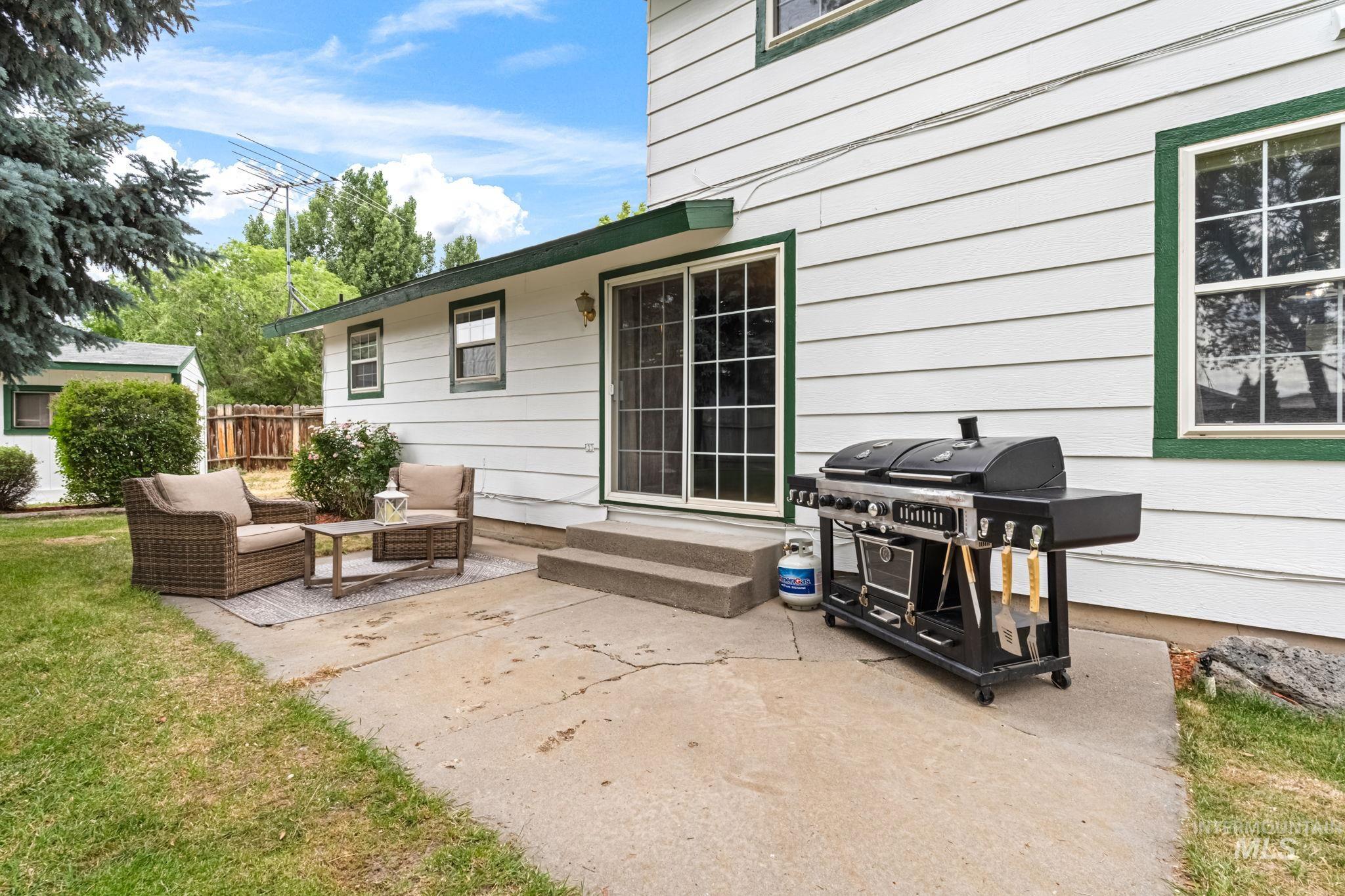 1075 Teal Circle, Mountain Home, Idaho 83647, 3 Bedrooms, 2.5 Bathrooms, Residential For Sale, Price $399,900,MLS 98949911