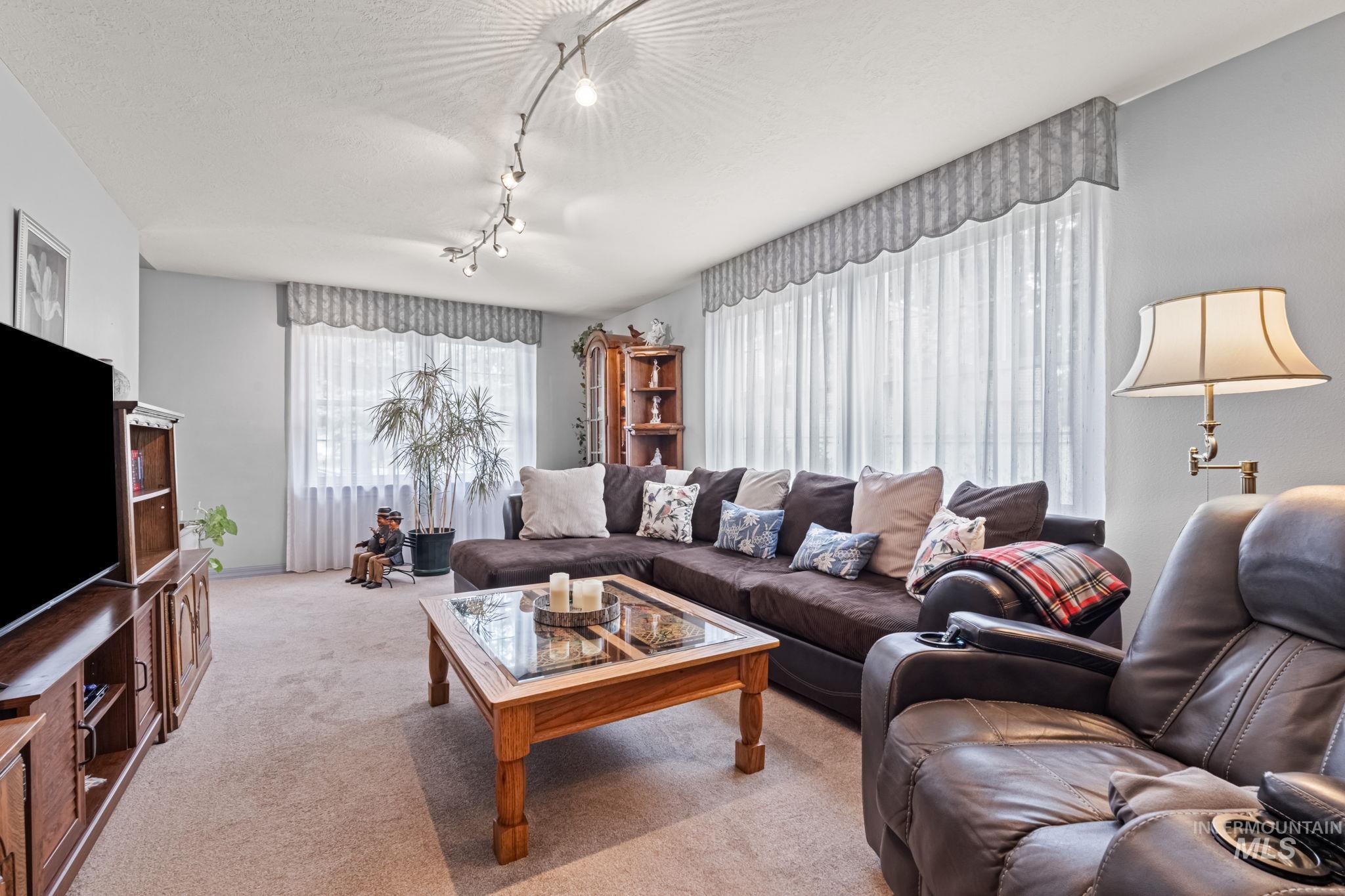 1075 Teal Circle, Mountain Home, Idaho 83647, 3 Bedrooms, 2.5 Bathrooms, Residential For Sale, Price $399,900,MLS 98949911