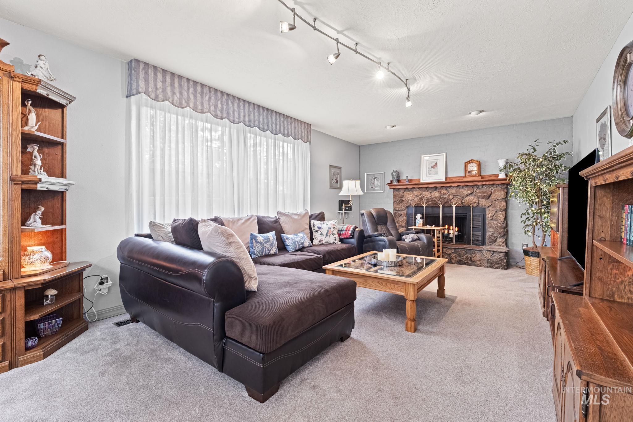 1075 Teal Circle, Mountain Home, Idaho 83647, 3 Bedrooms, 2.5 Bathrooms, Residential For Sale, Price $399,900,MLS 98949911