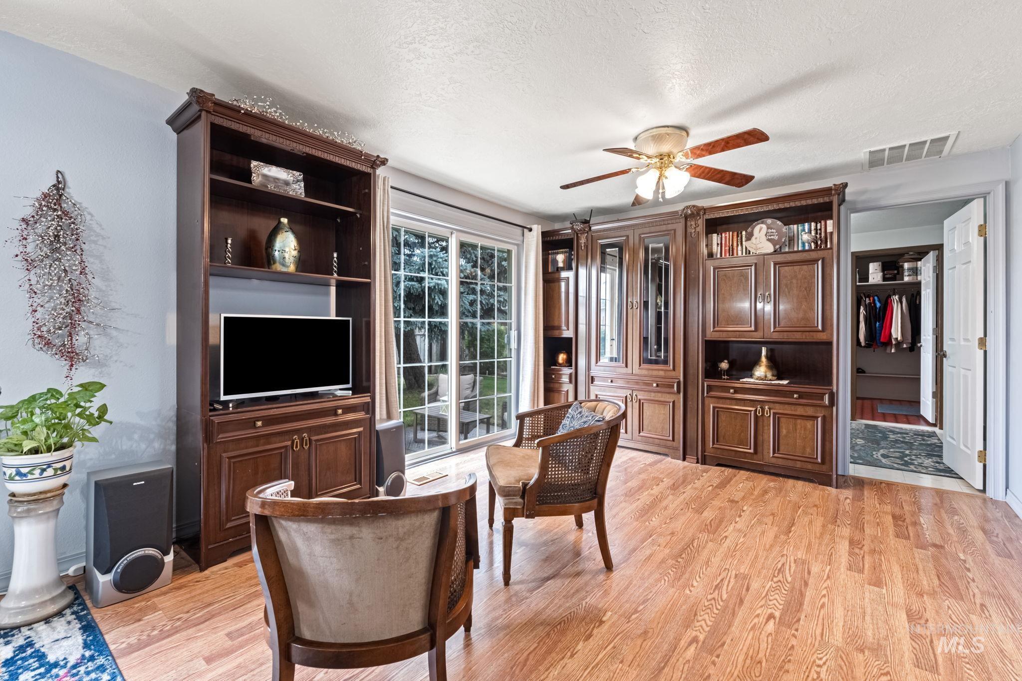 1075 Teal Circle, Mountain Home, Idaho 83647, 3 Bedrooms, 2.5 Bathrooms, Residential For Sale, Price $399,900,MLS 98949911