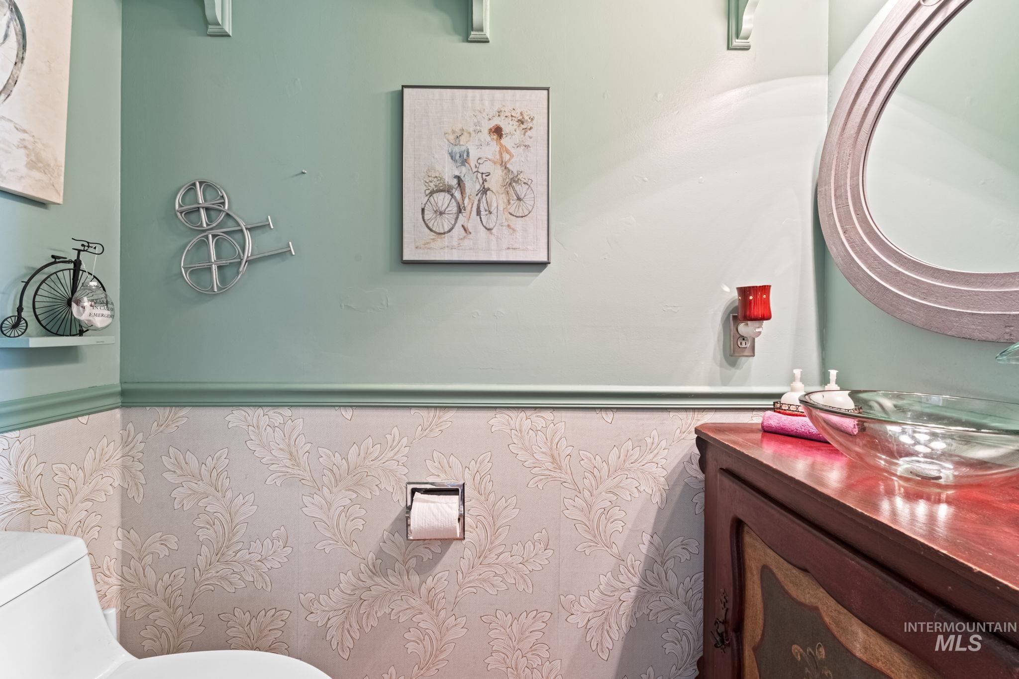 1075 Teal Circle, Mountain Home, Idaho 83647, 3 Bedrooms, 2.5 Bathrooms, Residential For Sale, Price $399,900,MLS 98949911