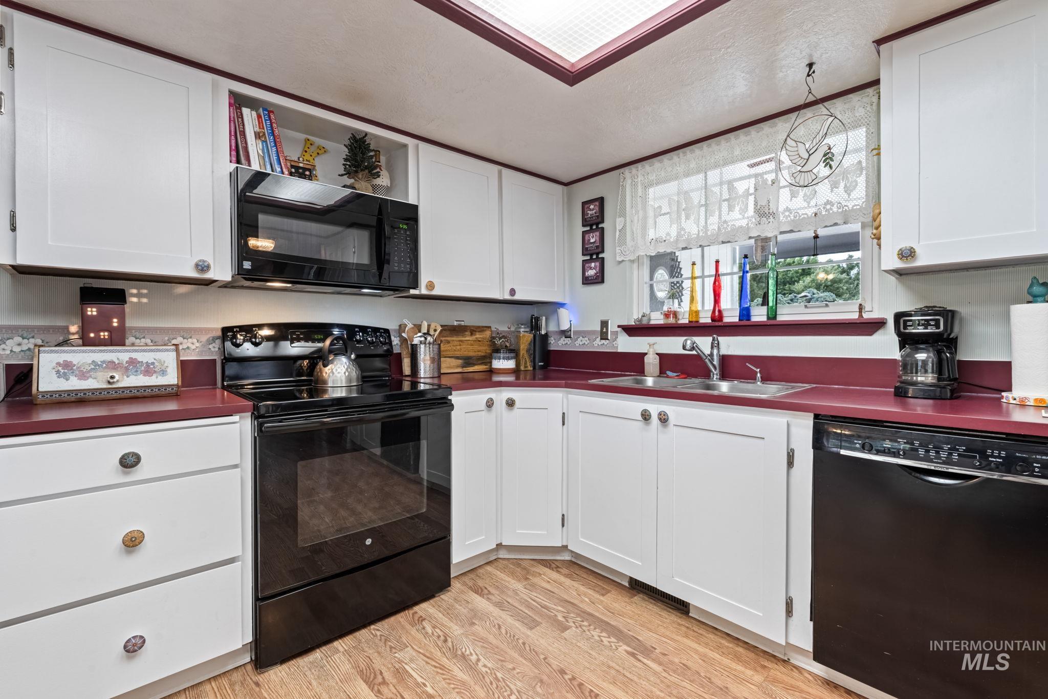 1075 Teal Circle, Mountain Home, Idaho 83647, 3 Bedrooms, 2.5 Bathrooms, Residential For Sale, Price $399,900,MLS 98949911