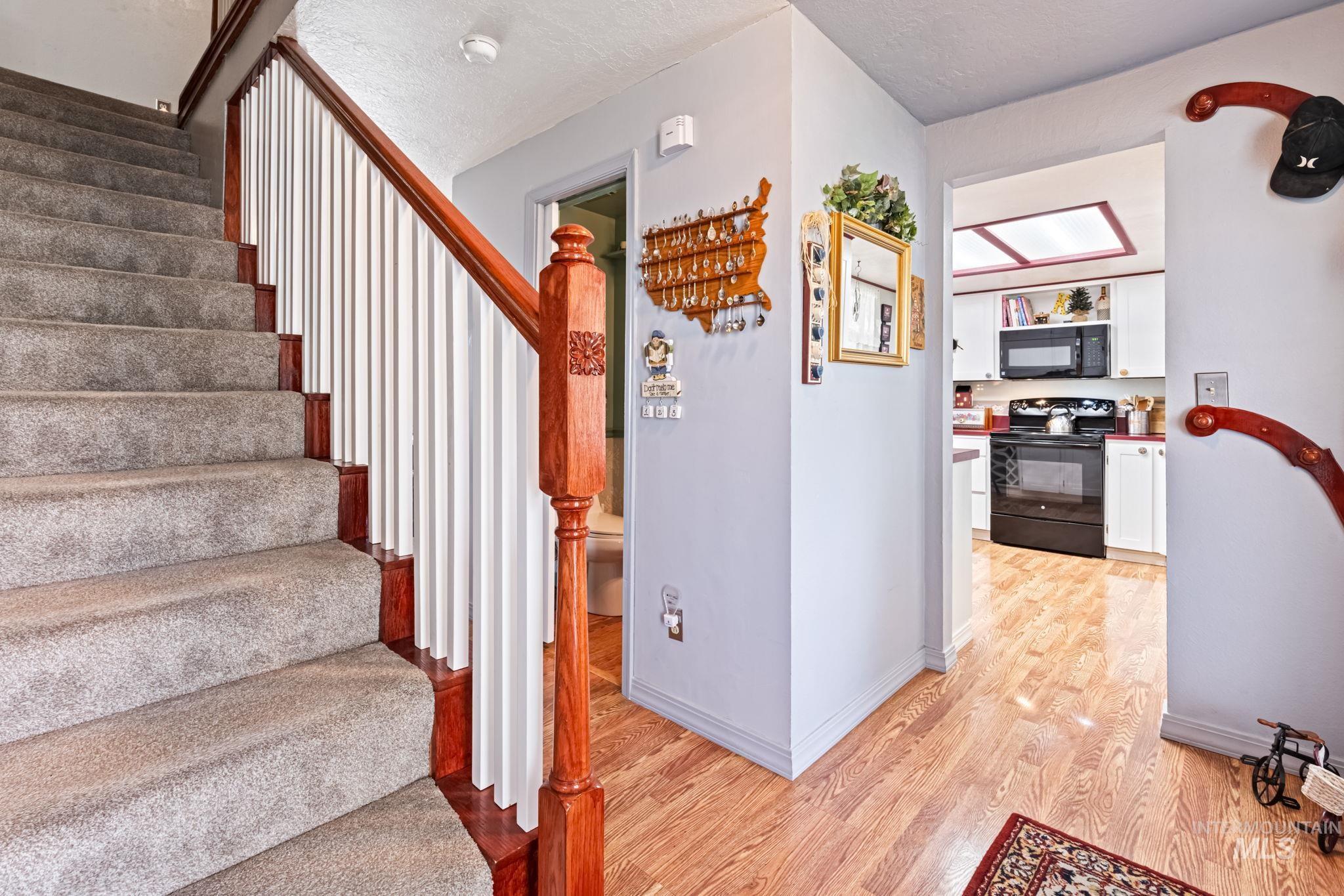 1075 Teal Circle, Mountain Home, Idaho 83647, 3 Bedrooms, 2.5 Bathrooms, Residential For Sale, Price $399,900,MLS 98949911