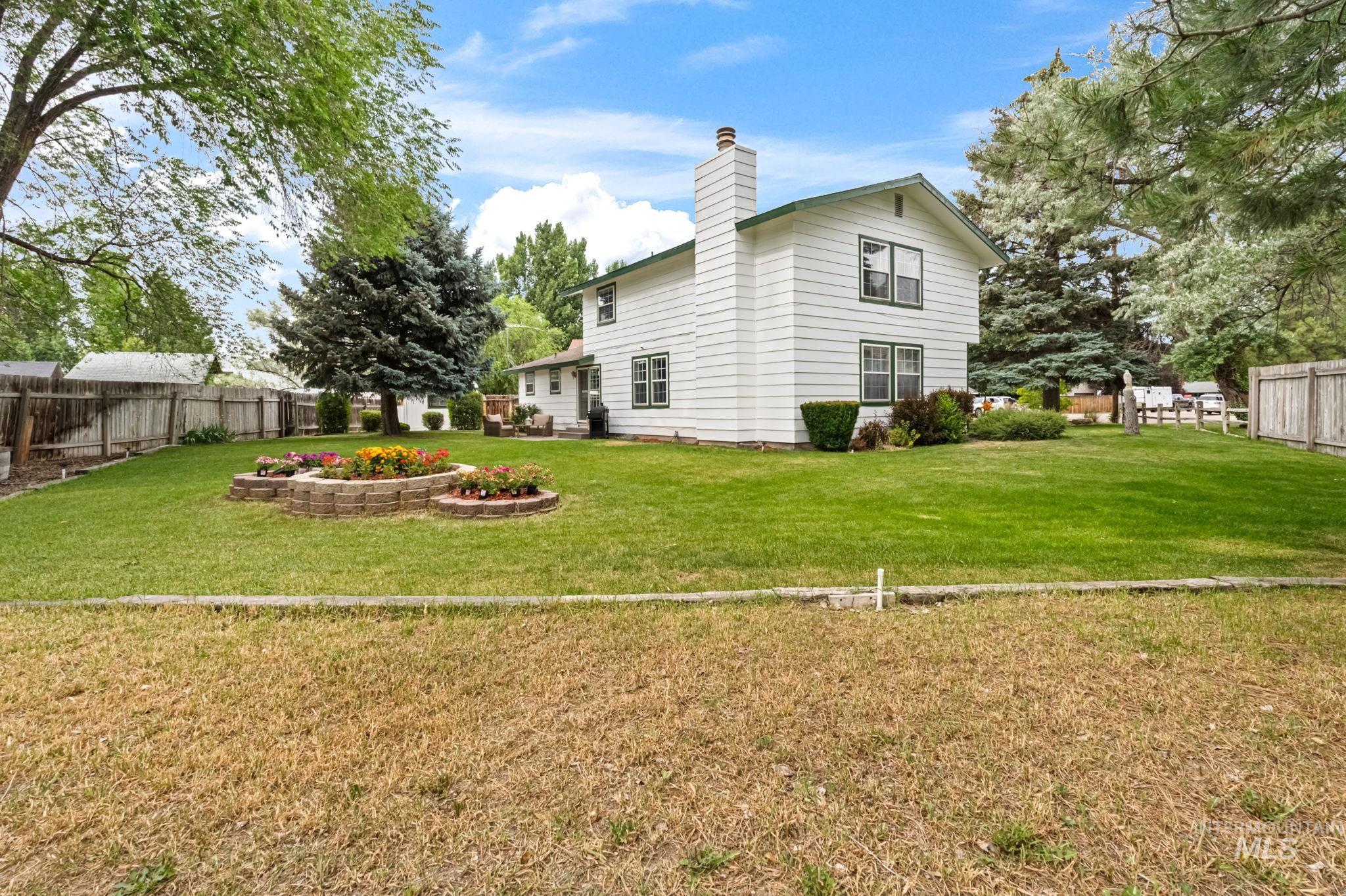 1075 Teal Circle, Mountain Home, Idaho 83647, 3 Bedrooms, 2.5 Bathrooms, Residential For Sale, Price $399,900,MLS 98949911